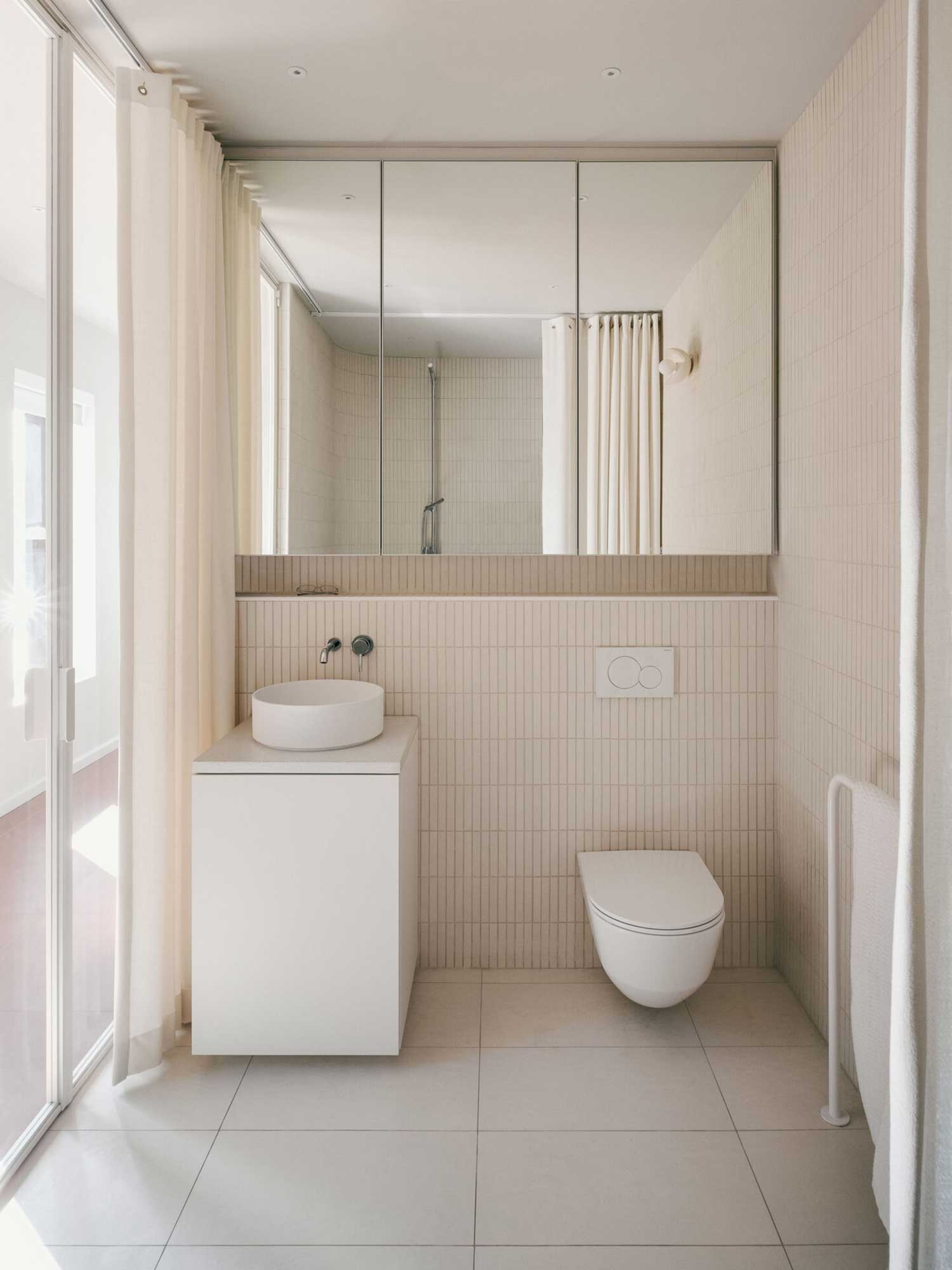 Modern bathroom with hanging fixtures