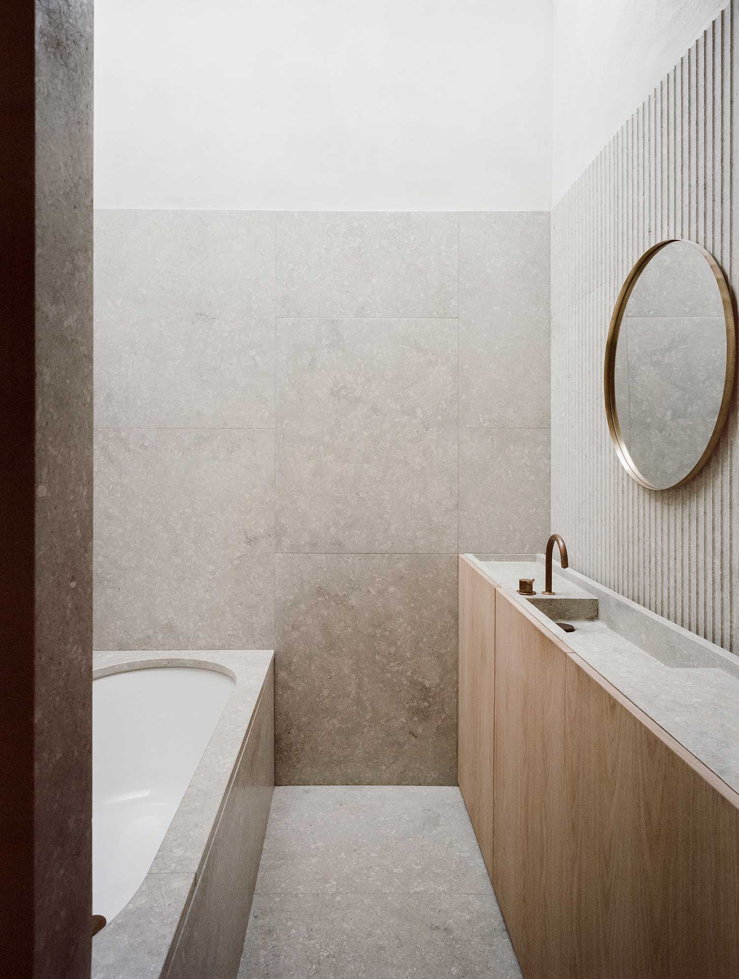 Bathroom lined with natural stone