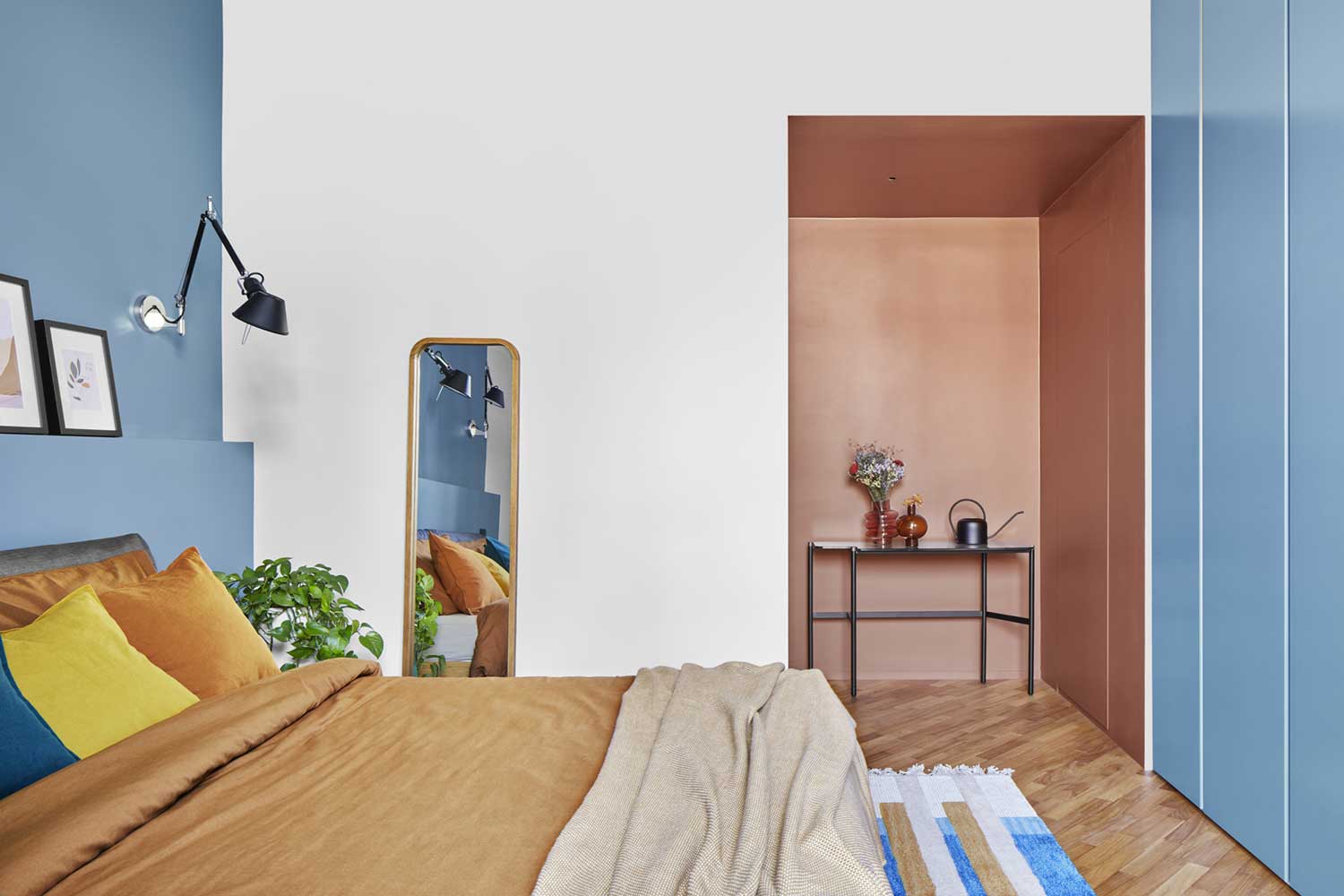 Inama 20 Apartment, Milan, IT / Chromastudio