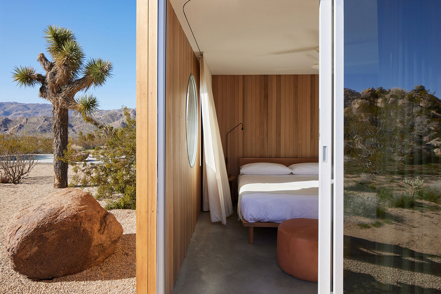 The Landing House, Joshua Tree, USA / Industry of All Nations