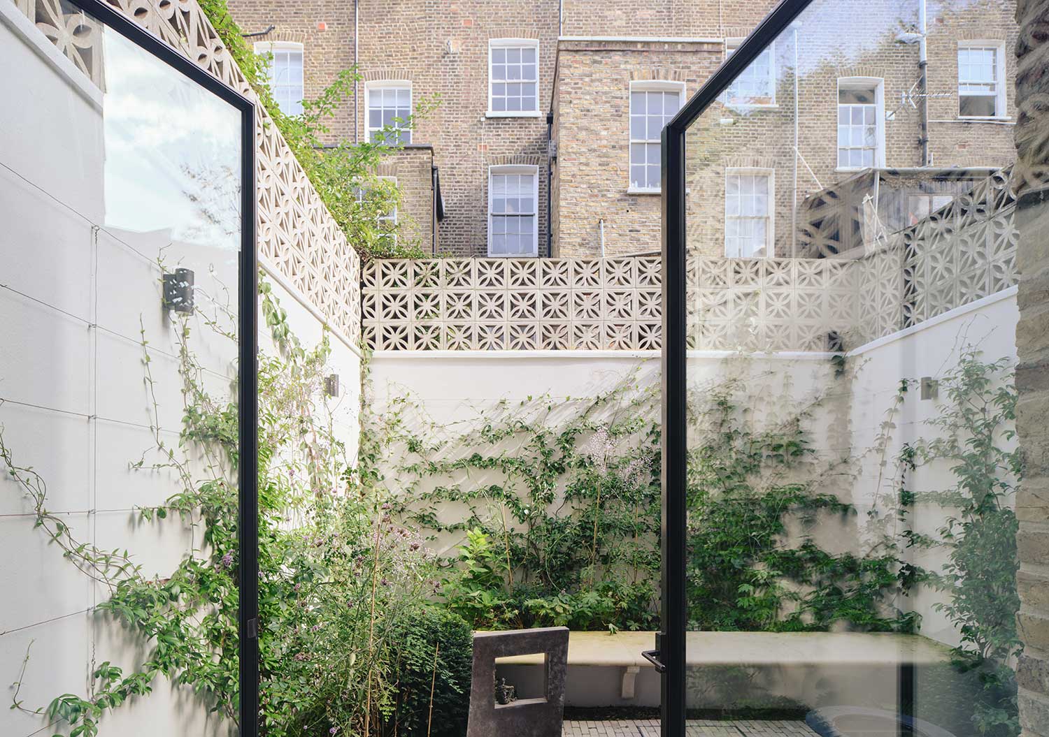 PN House, London, UK / TR Studio