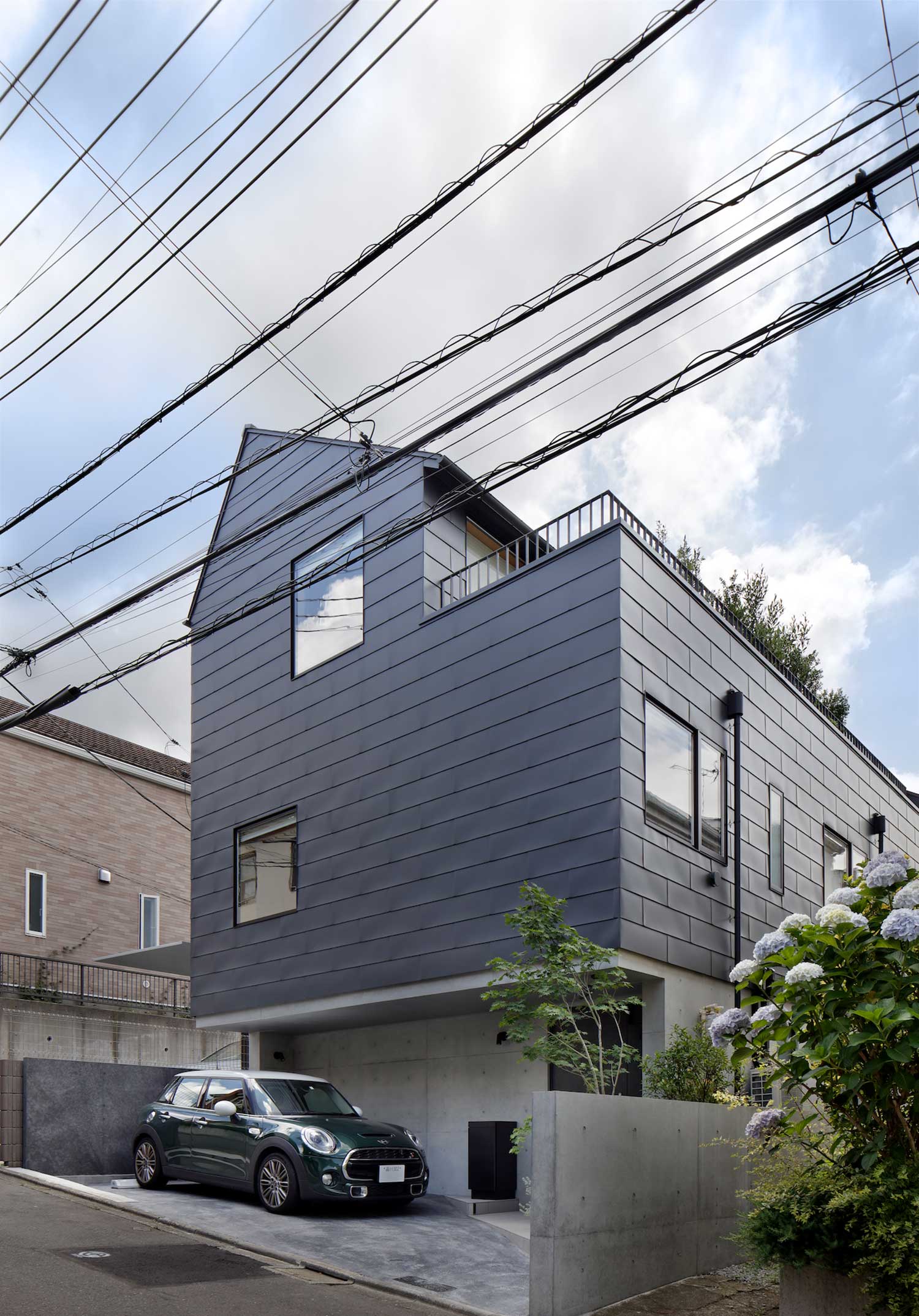 Three-story house in Meguro, Tokyo, JP / Moriyoshi Naotake Atelier