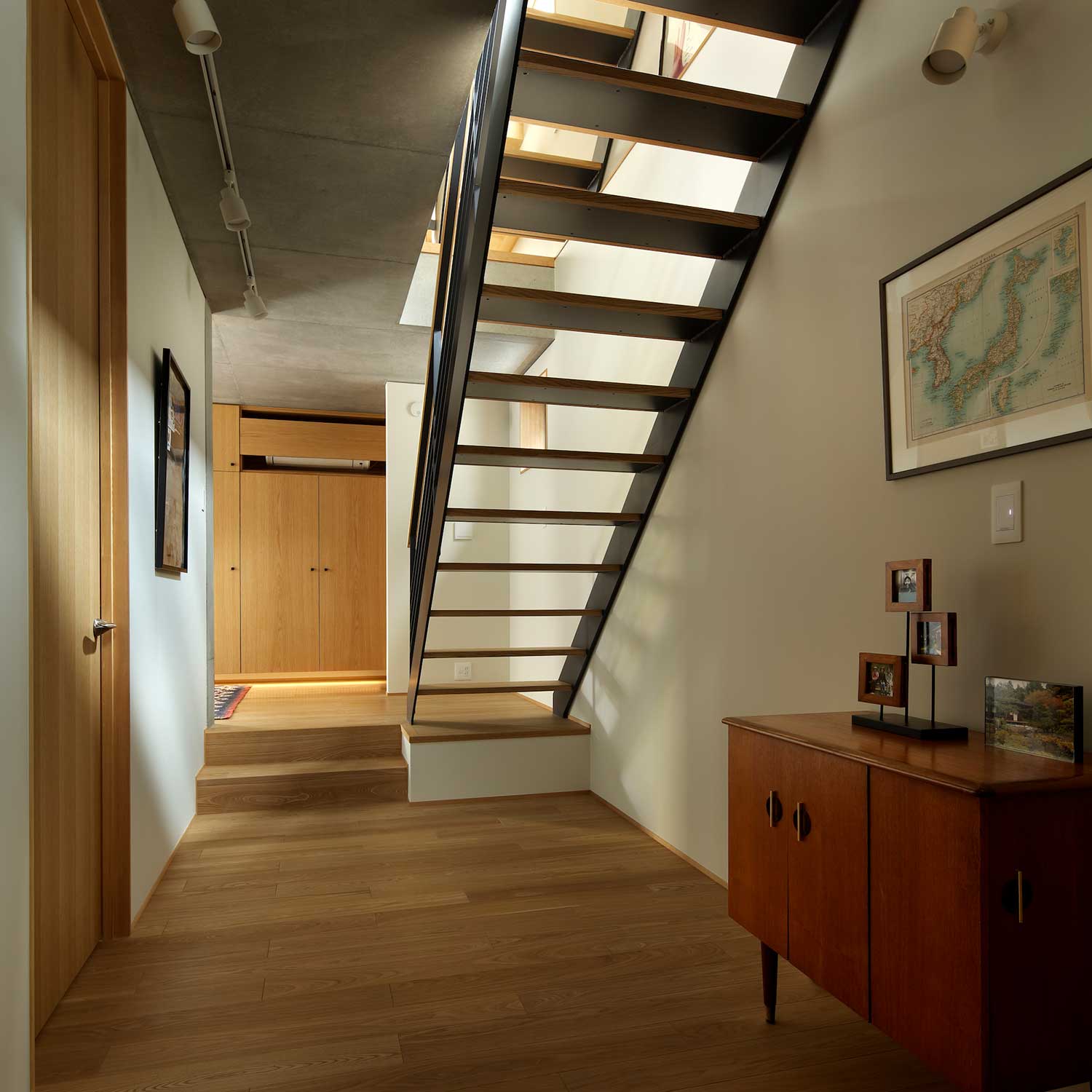 Three-story house in Meguro, Tokyo, JP / Moriyoshi Naotake Atelier