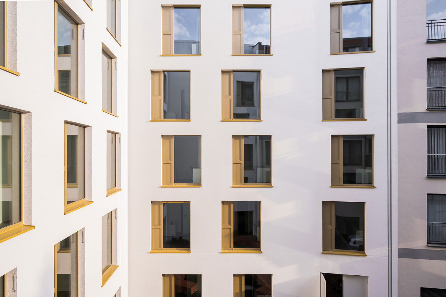Around the Corner Student Apartment Building / Sehw Architektur 