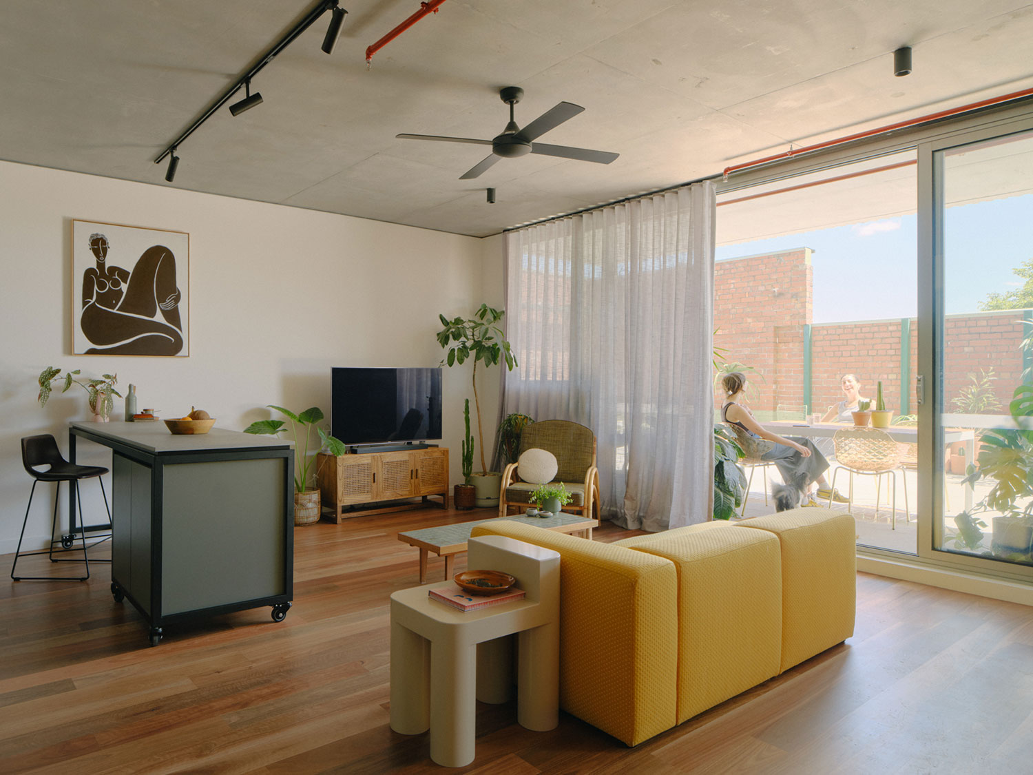 How to Design an Outdoor Living Space