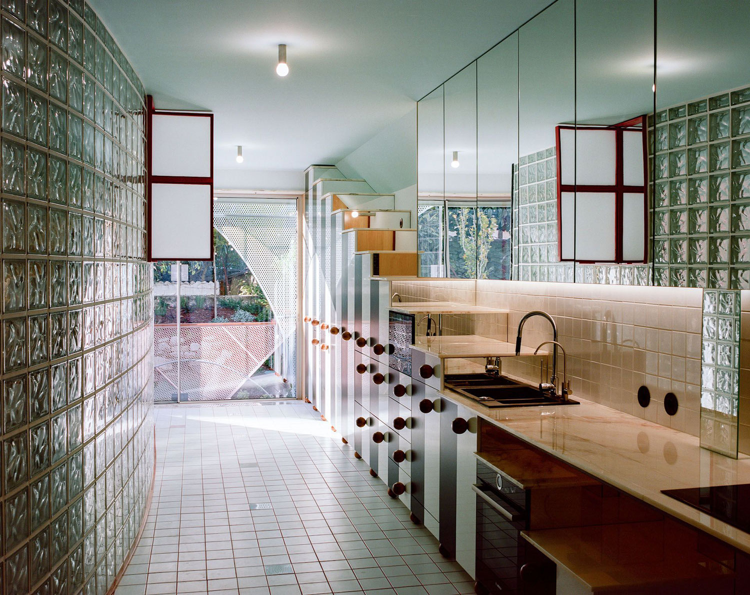 Waves of Glass and Clouds of Metal House, Porto, PT / Fala Atelier