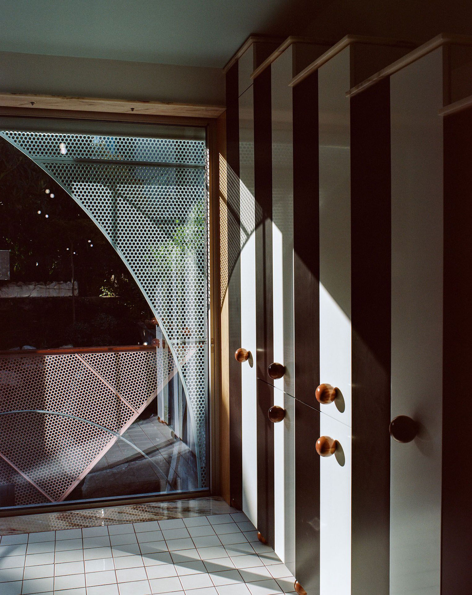 Waves of Glass and Clouds of Metal House, Porto, PT / Fala Atelier