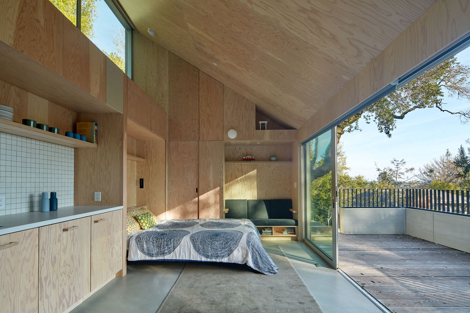 Crest Guesthouse, Marin County, USA / Mork-Ulnes Architects