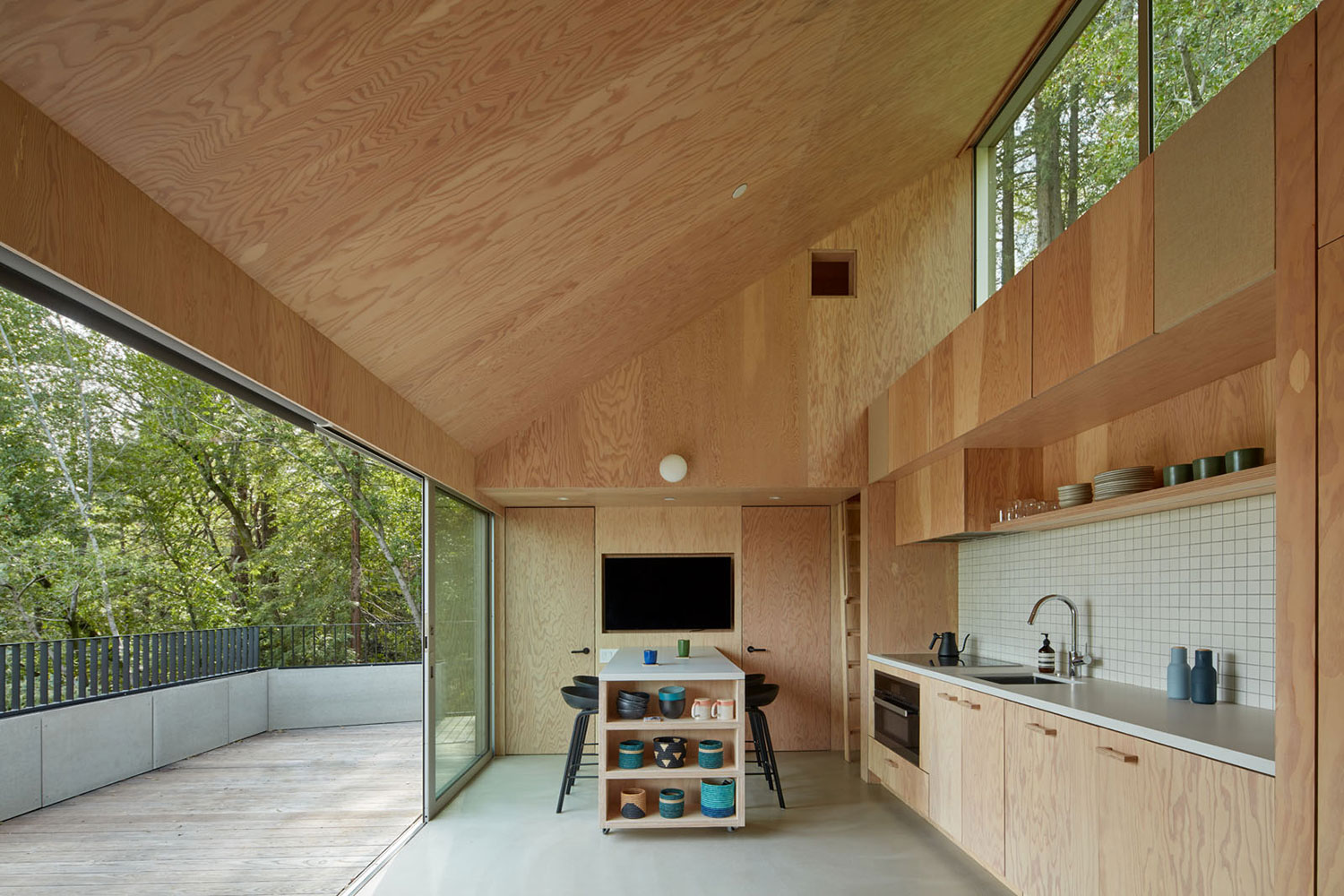 Crest Guesthouse, Marin County, USA / Mork-Ulnes Architects