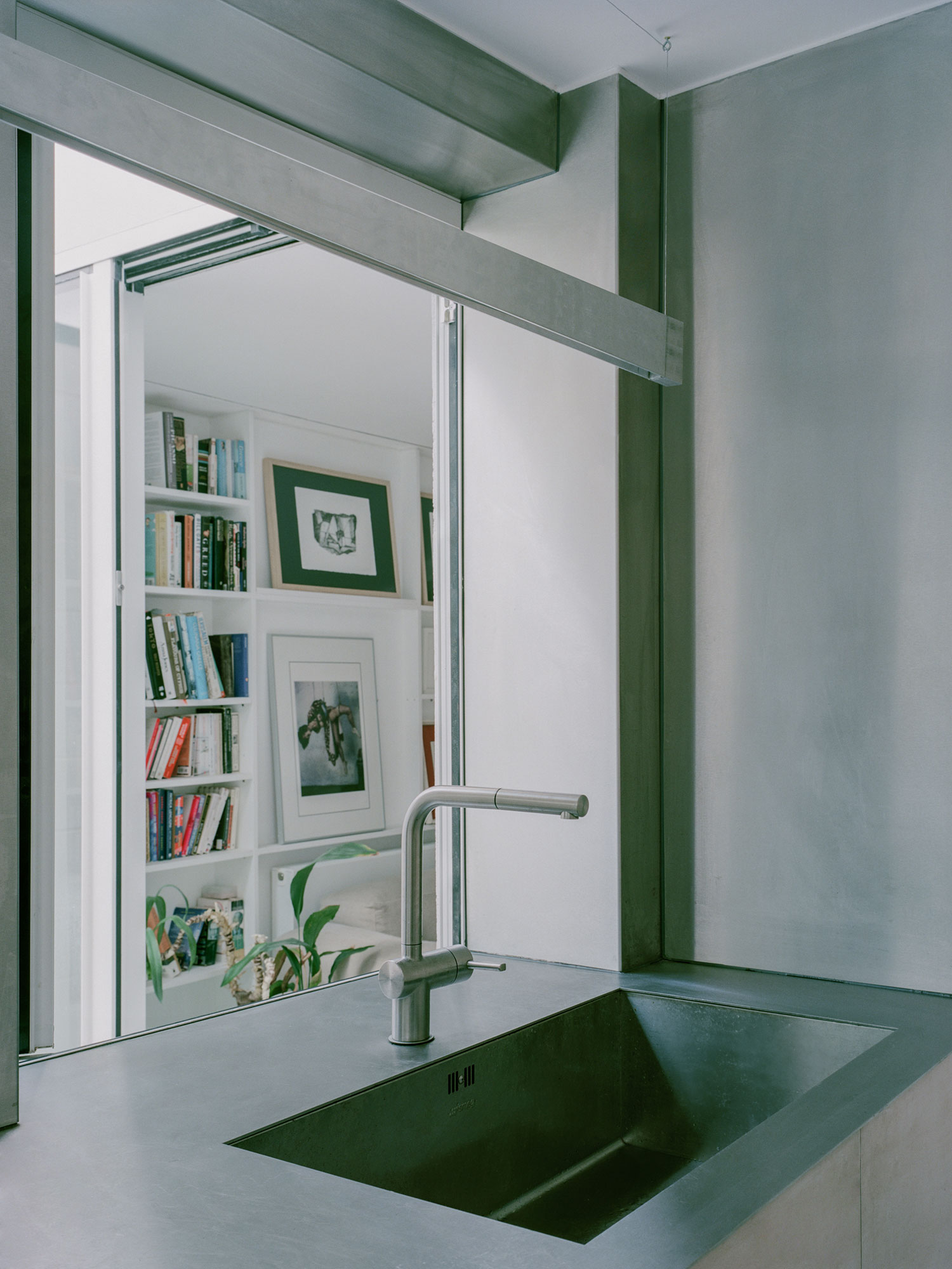 Oasis House, London, UK / Unknown Works