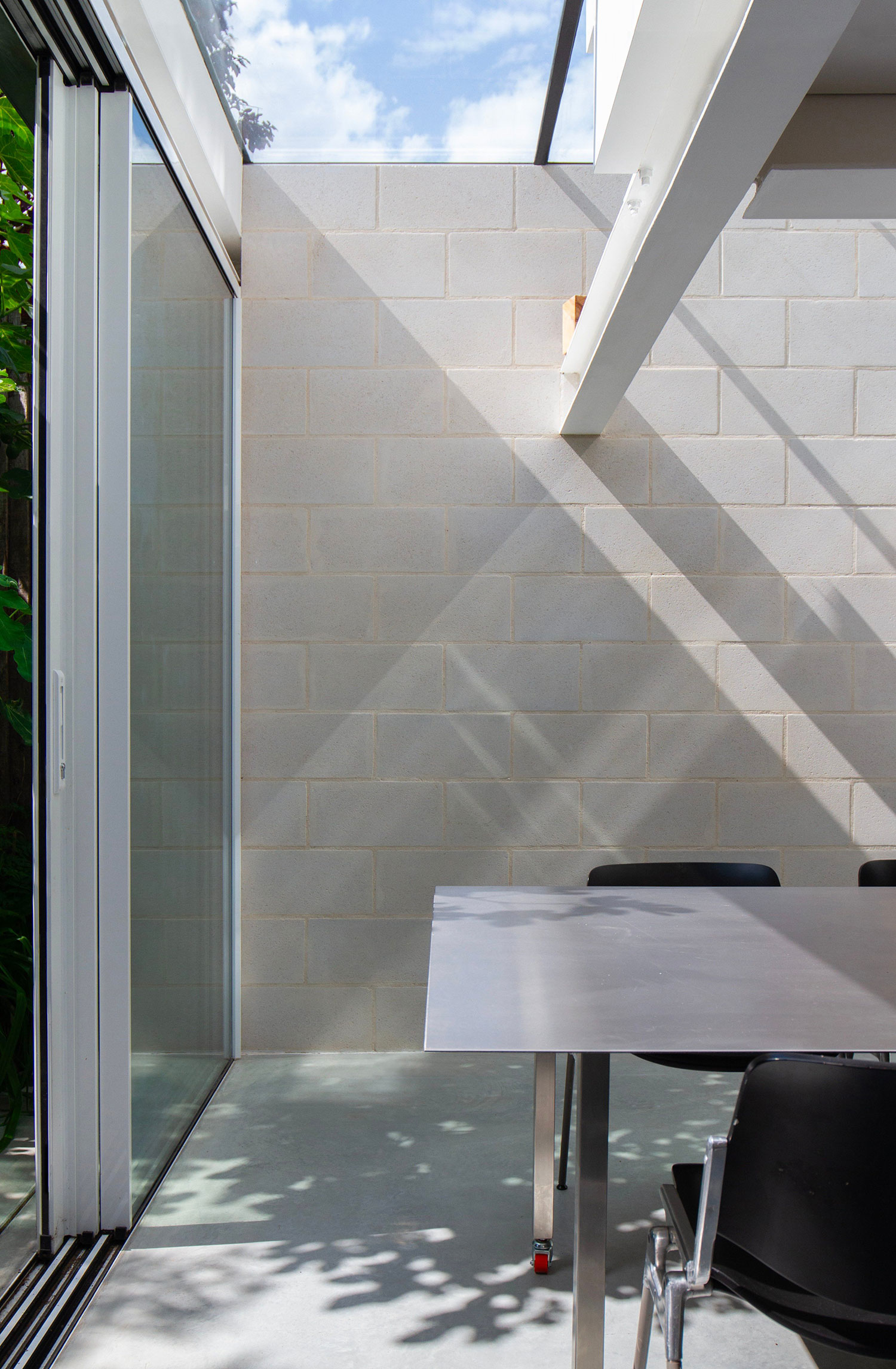 Oasis House, London, UK / Unknown Works