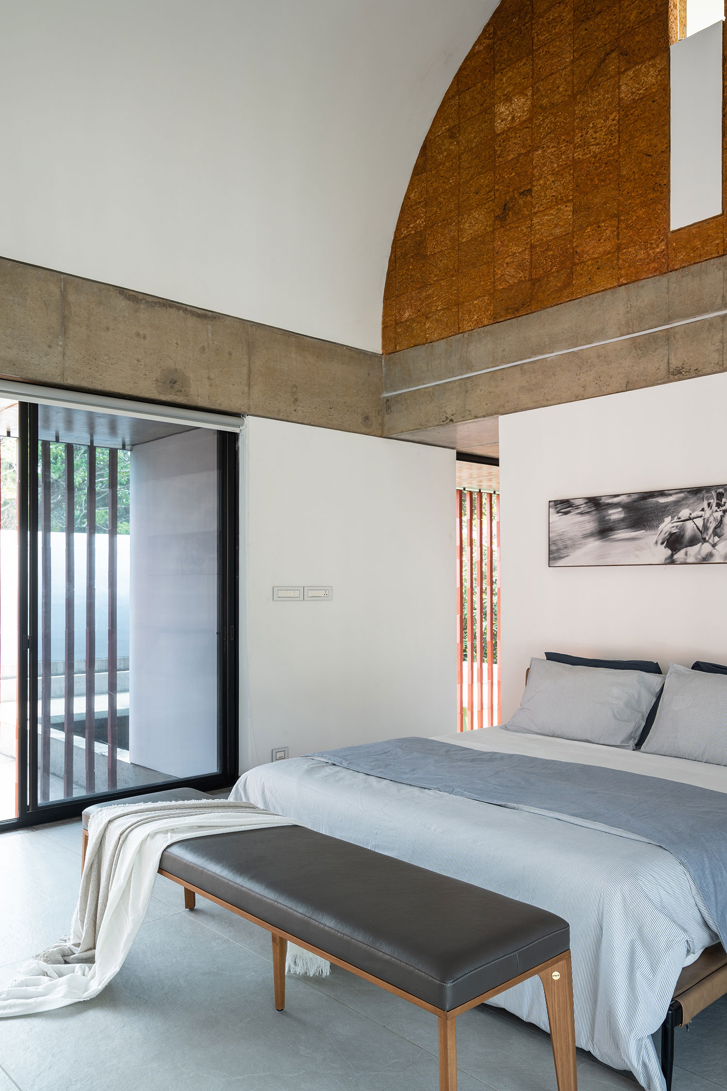 The Stoic Wall Residence, Kadirur, IN / LIJO.RENY.architects