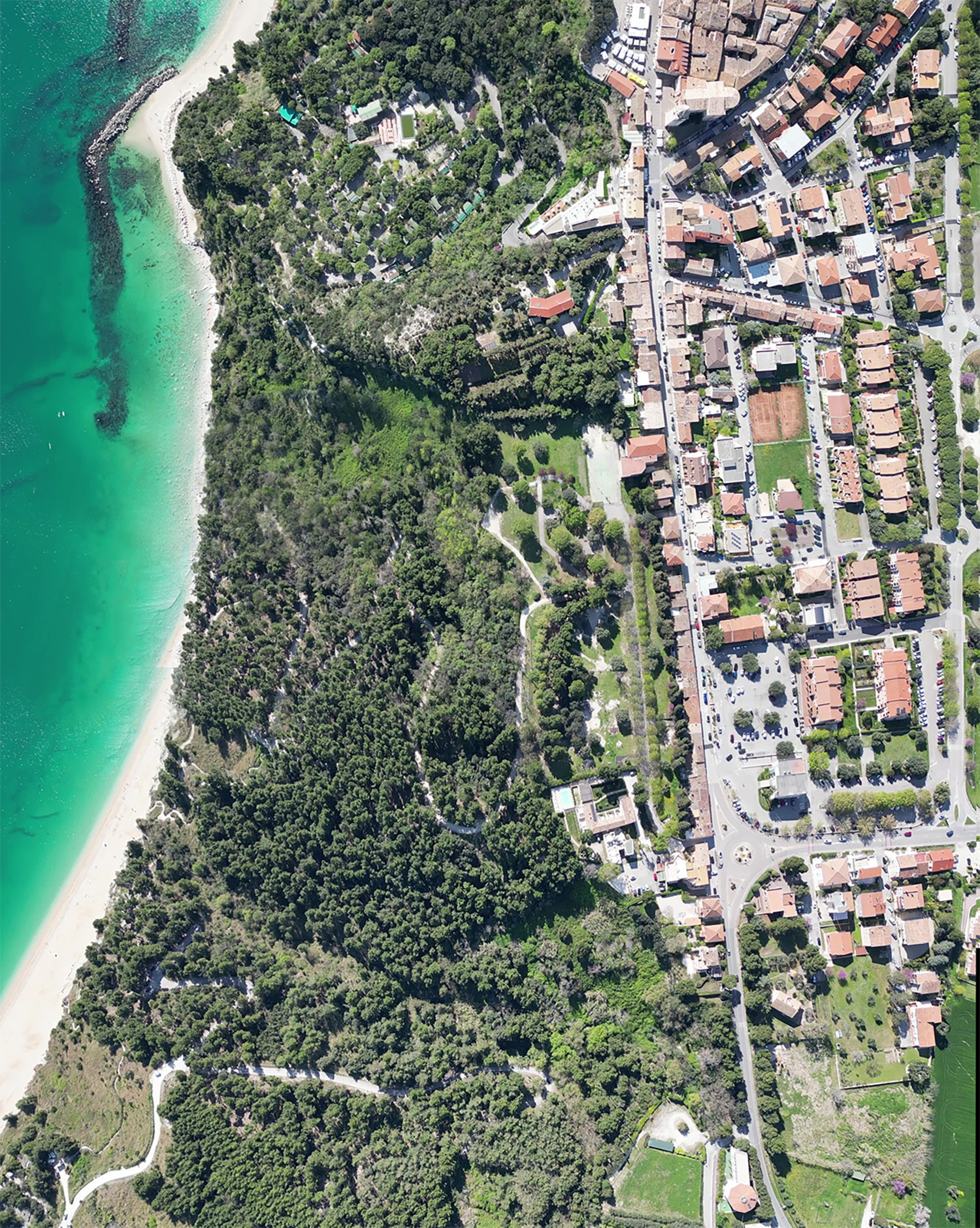 Nature, Culture, and Sustainability: EcoLogicStudio's Innovative Park Project in Sirolo