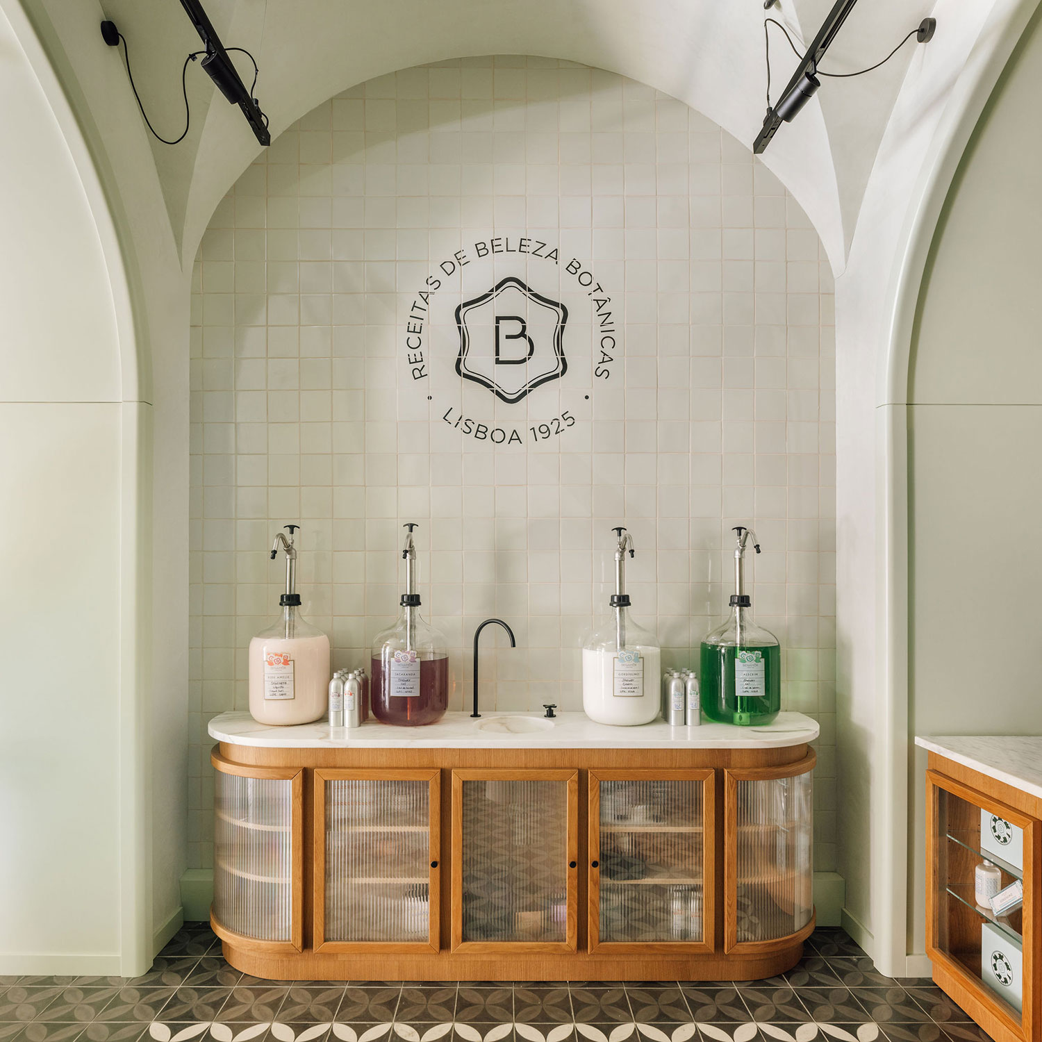 Bridging Centuries: LADO Designs Benamôr’s New Lisbon Flagship