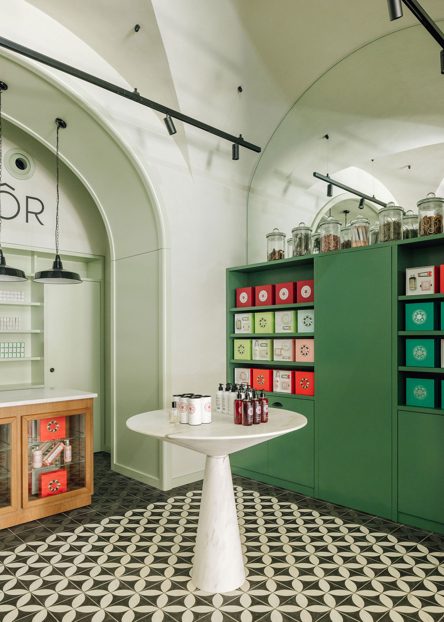 Bridging Centuries: LADO Designs Benamôr’s New Lisbon Flagship