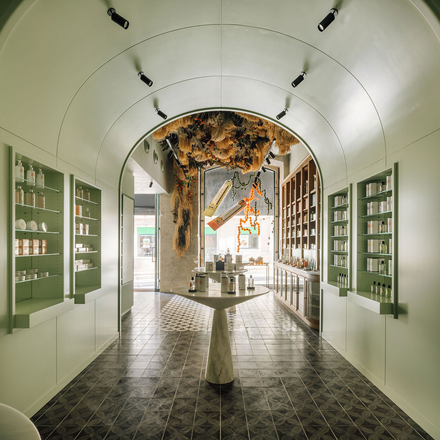 Bridging Centuries: LADO Designs Benamôr’s New Lisbon Flagship