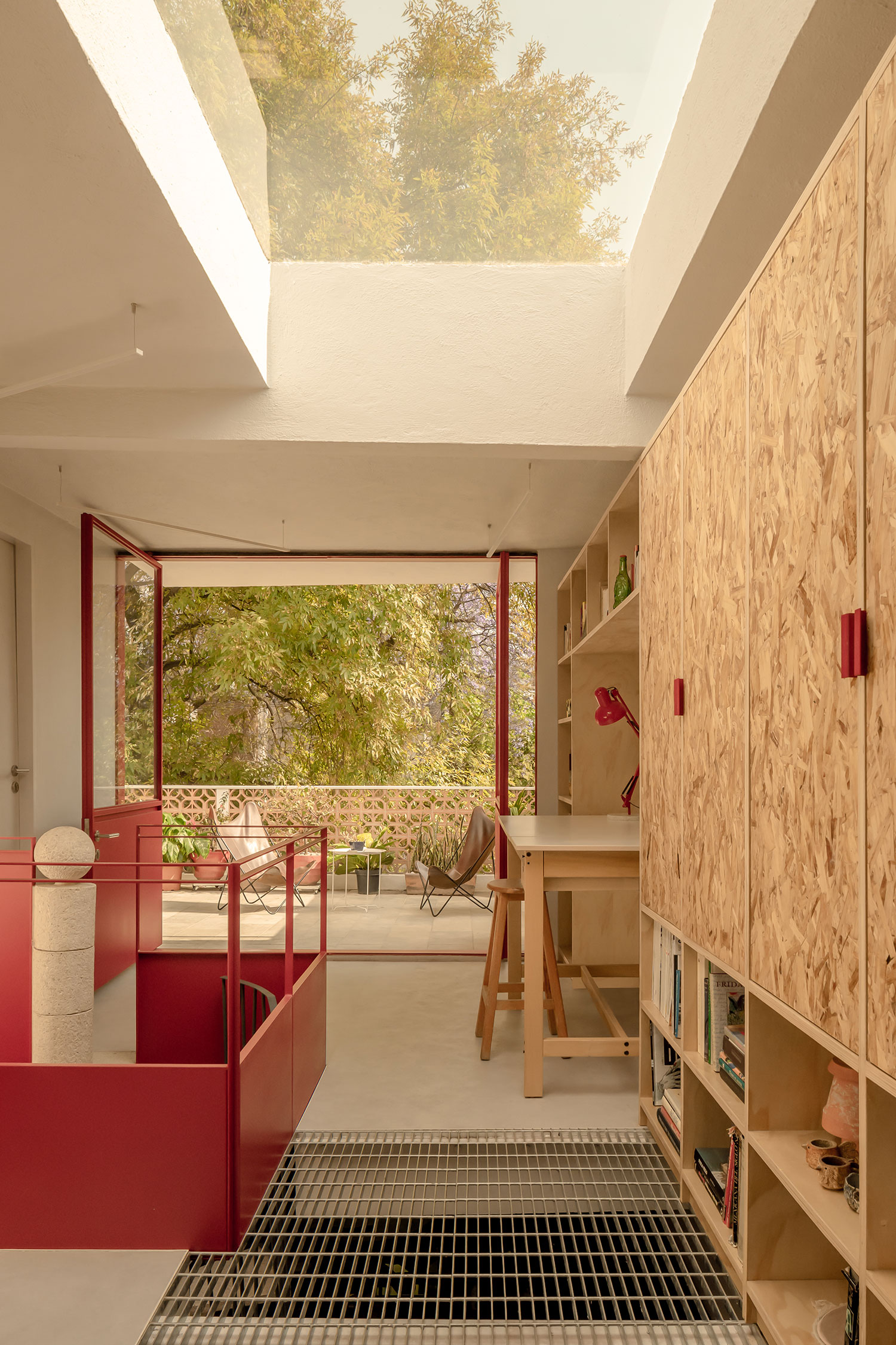 A Painter's Light: AMASA Estudio Transforms a Coyoacán Residence into a Vibrant Studio for Daniela Riquelme