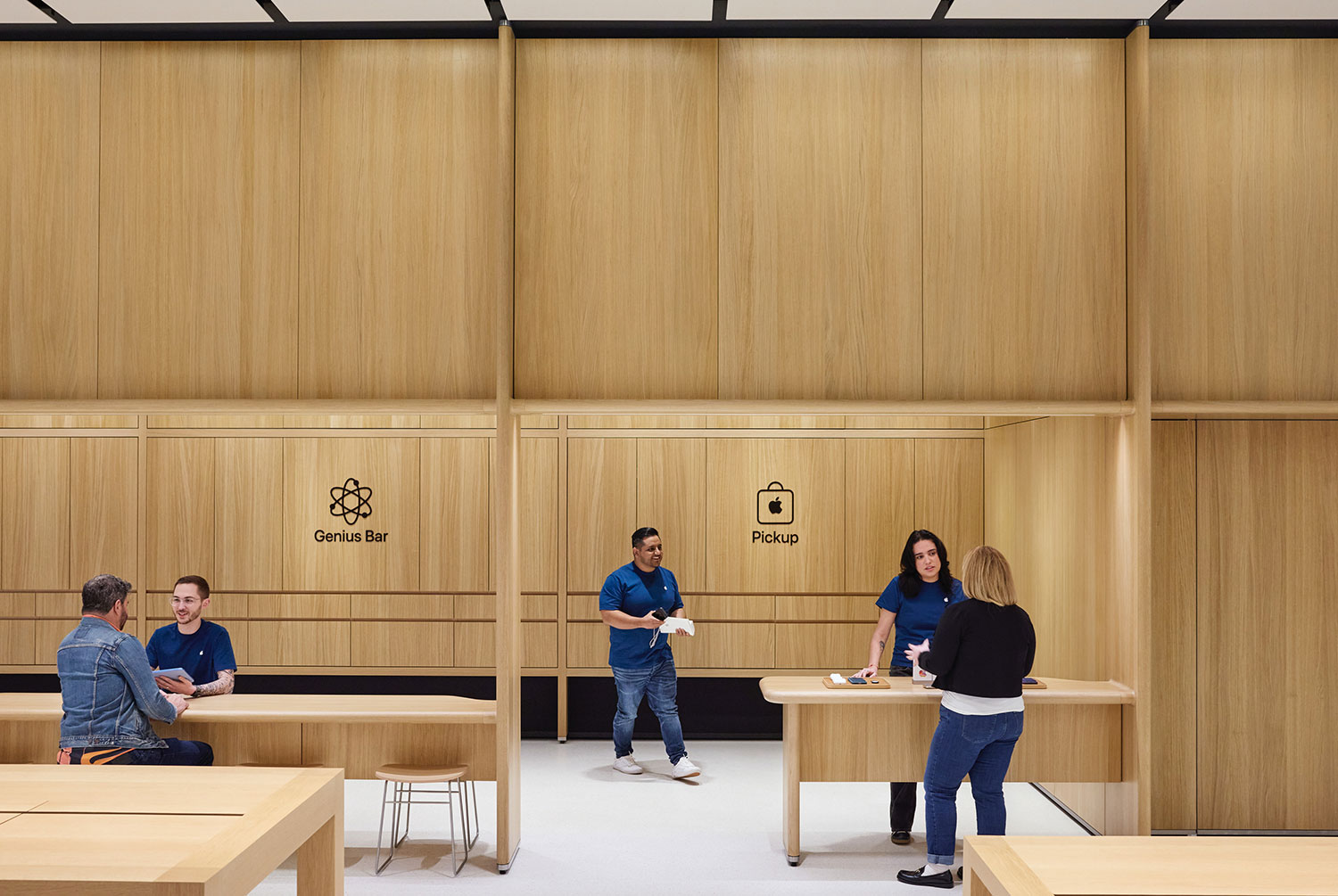 Apple Unveils a Groundbreaking Store in Miami, Marrying Technology with Sustainable Design