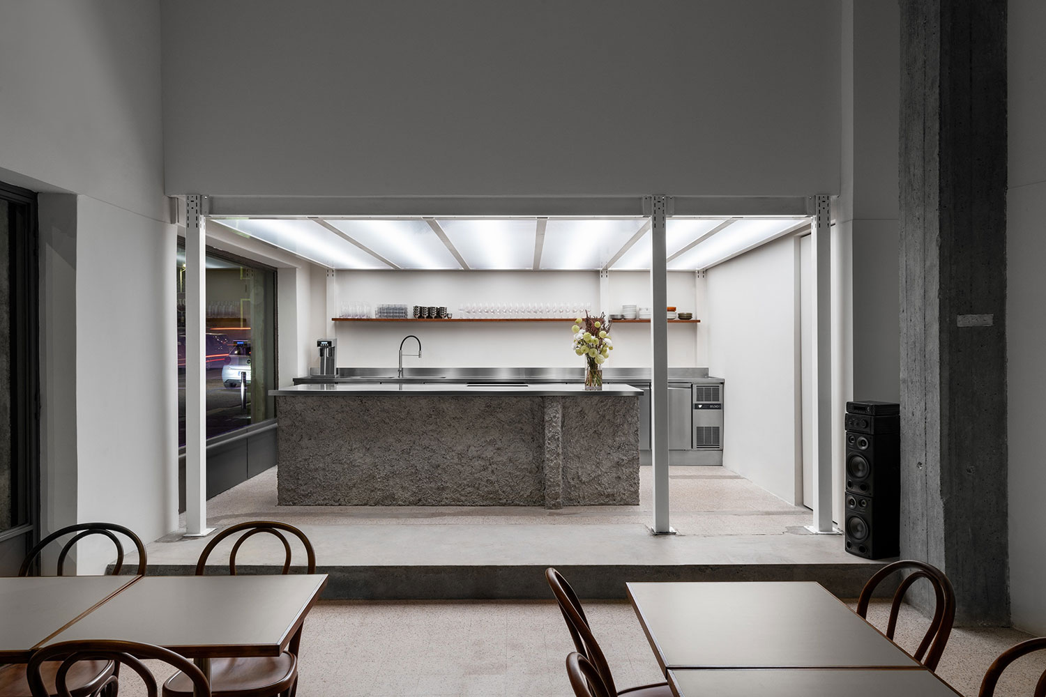 From Pasta to Tyres to Vino: Sagoma Studio's Bar Nico Revitalizes a Milanese Landmark