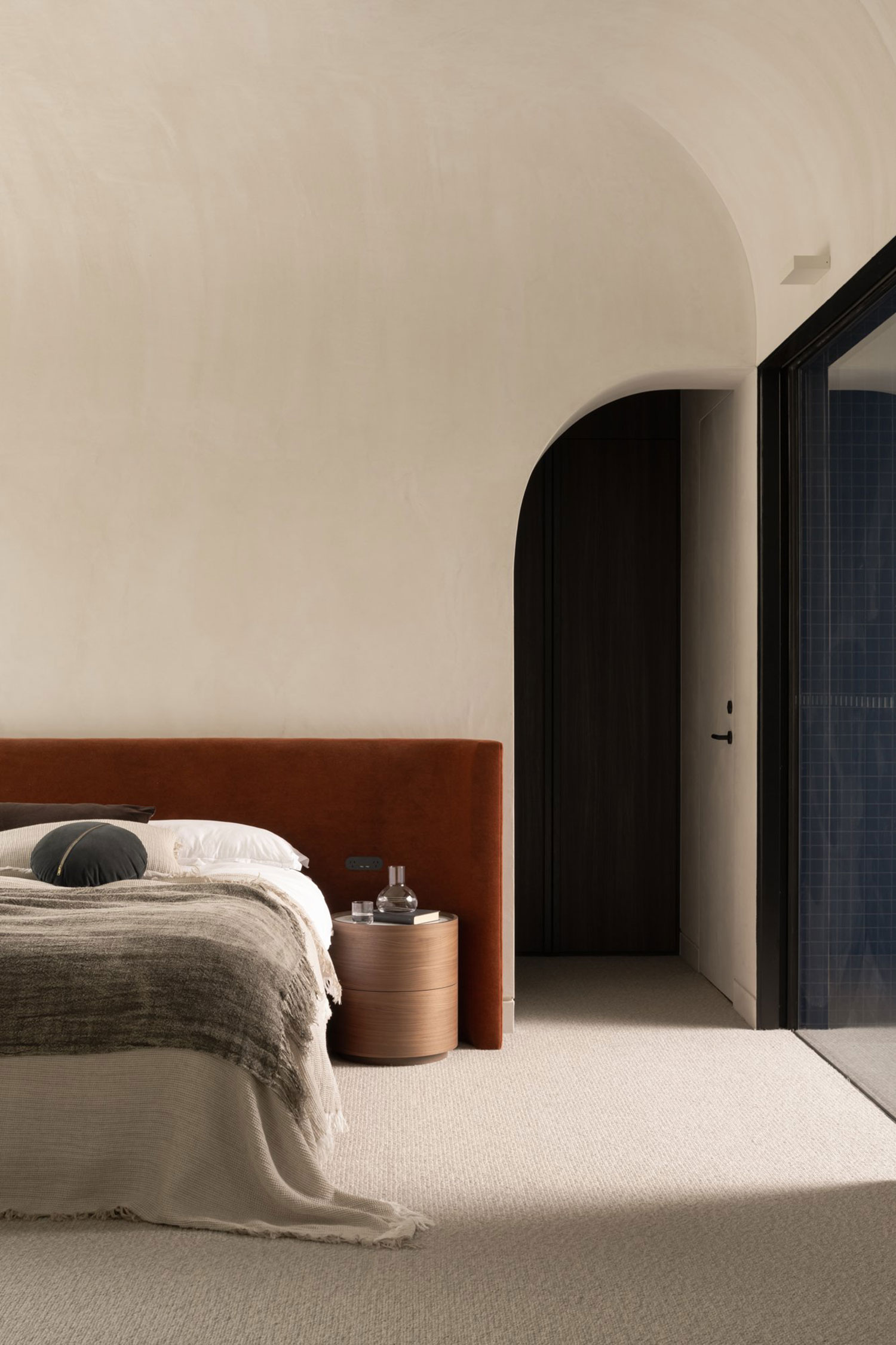 A copper-clad extension by Blur Architects, seamlessly blending modern design with the South Yarra landscape.