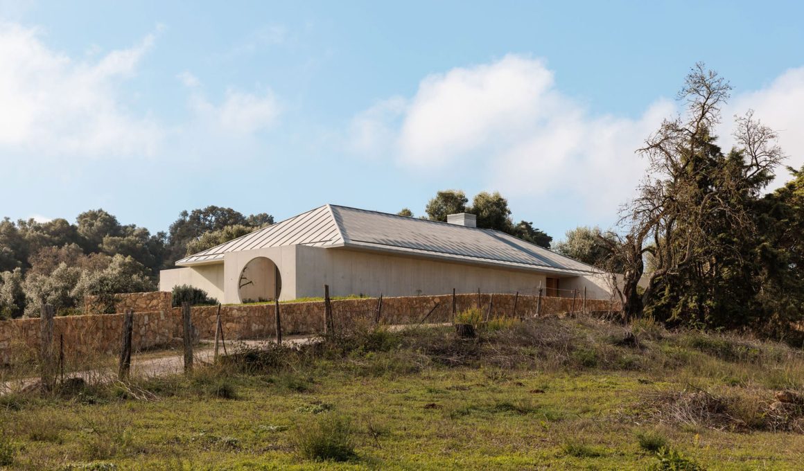 Concrete & Birch: Cimbre's Striking Arrábida House Design