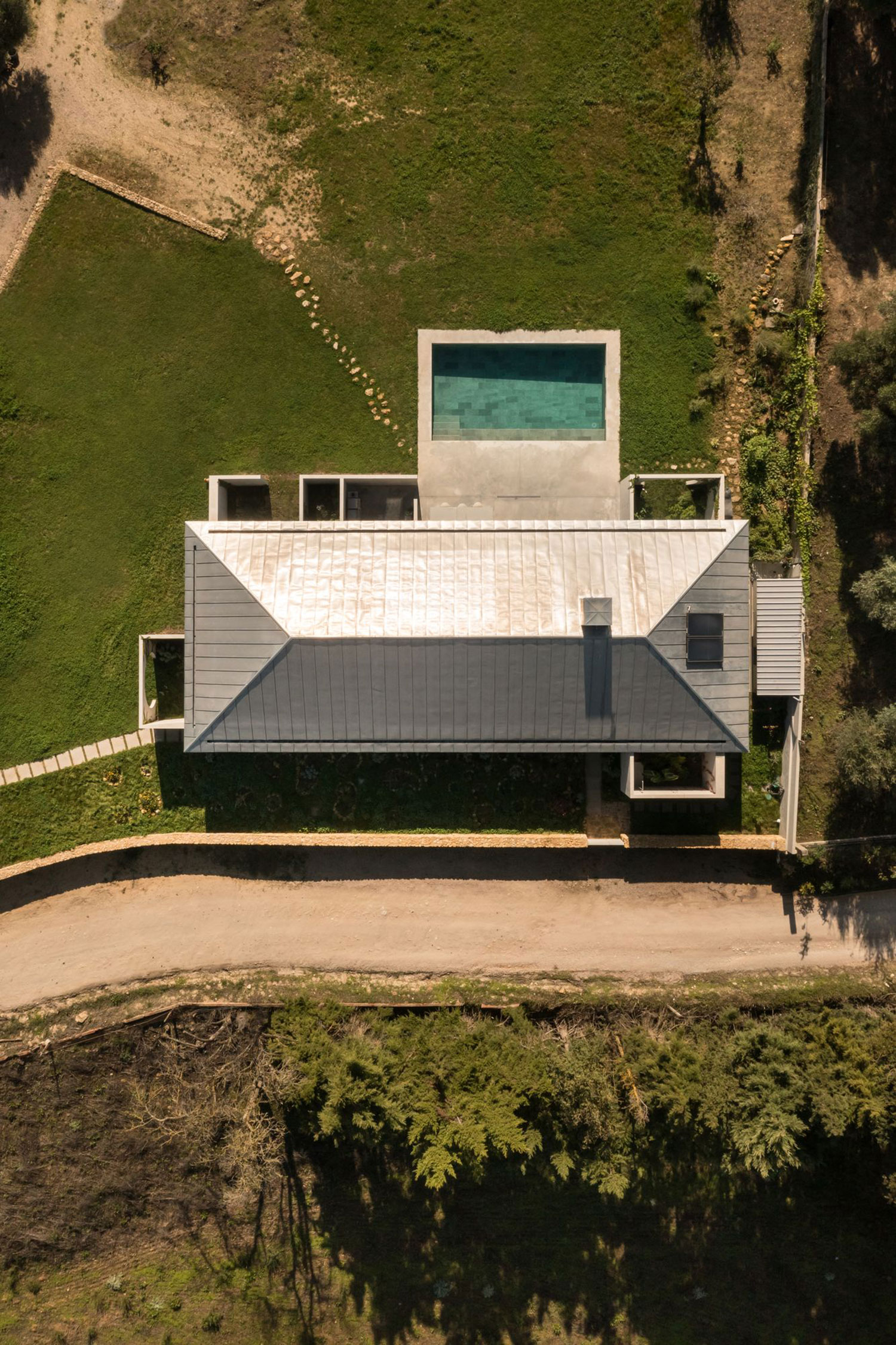 Concrete & Birch: Cimbre's Striking Arrábida House Design