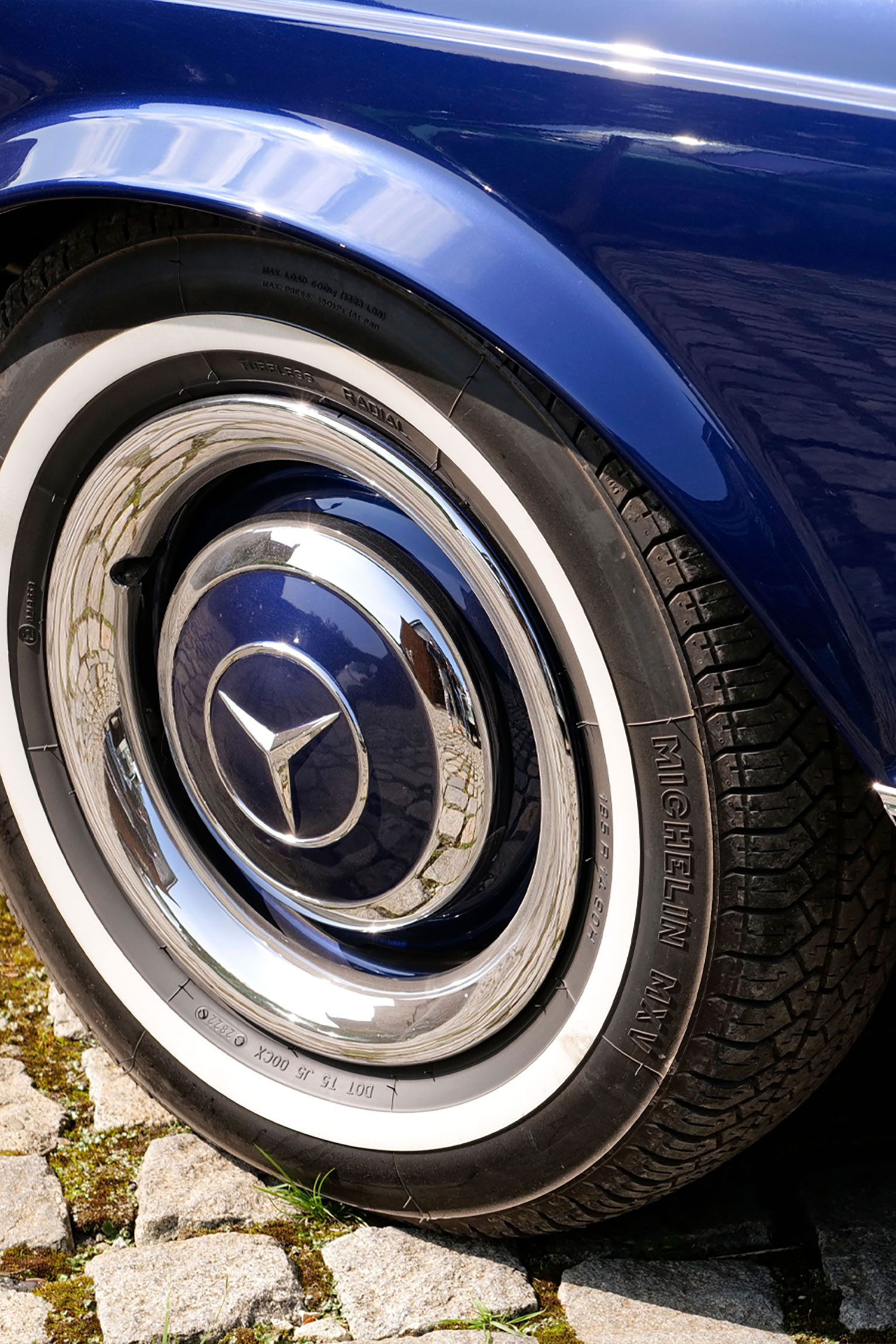 Everrati Electrifies the Iconic Mercedes-Benz 280SL Pagoda