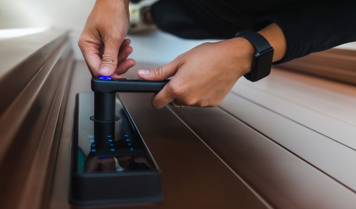 using fingerprint to open door with smart lock system