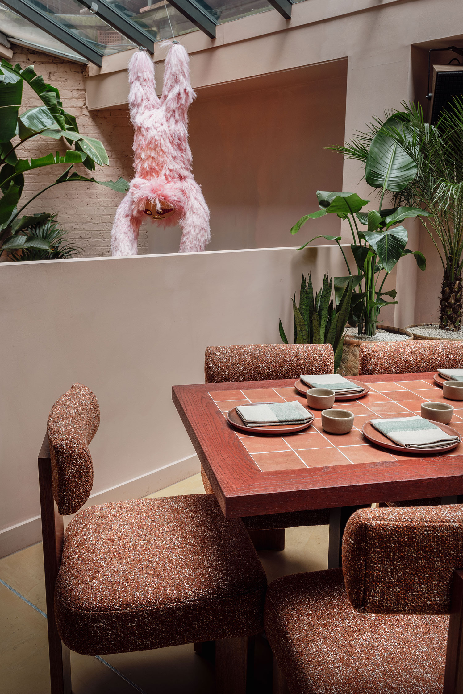 A-nrd brings the warmth of MexicanaA-nrd brings the warmth of Mexican Casonas to London with their stunning design for Fonda restaurant. Casonas to London with their stunning design for Fonda restaurant.