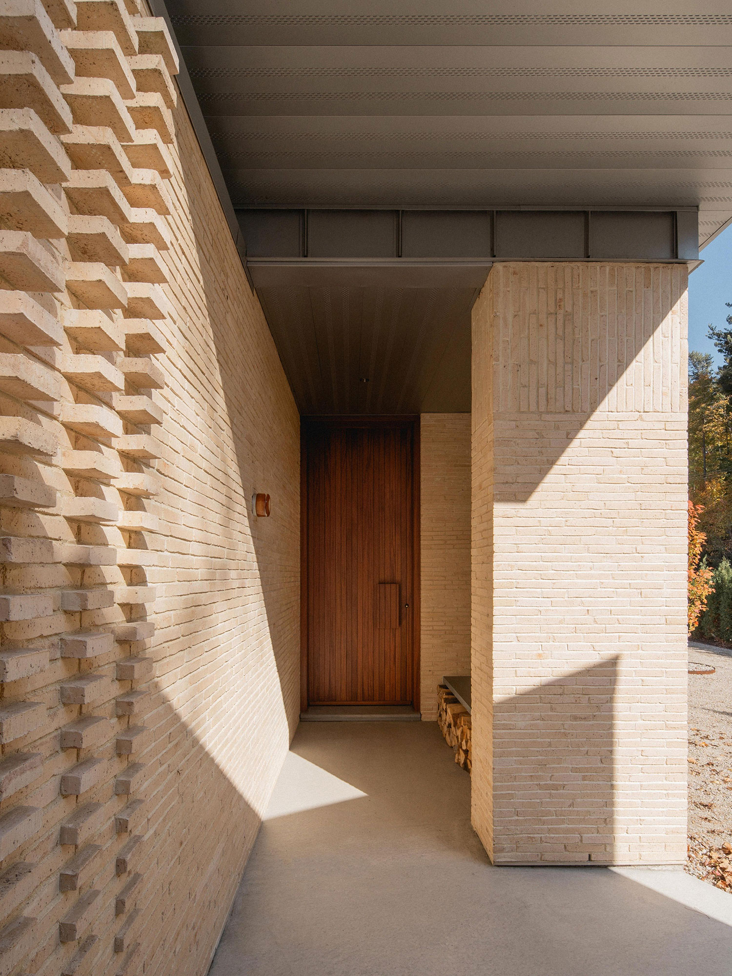 naturehumaine's Palissade House: A study in brick, light, and landscape.