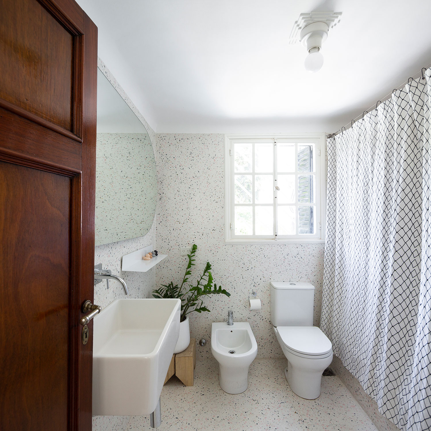 Modern meets classic in this stunning home renovation by OrdonezWenzke