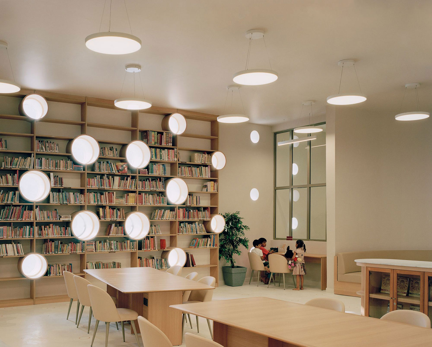 Serie Architects' Raj Sabhagruh: A Masterpiece of Stacked Geometry and Light in Gujarat