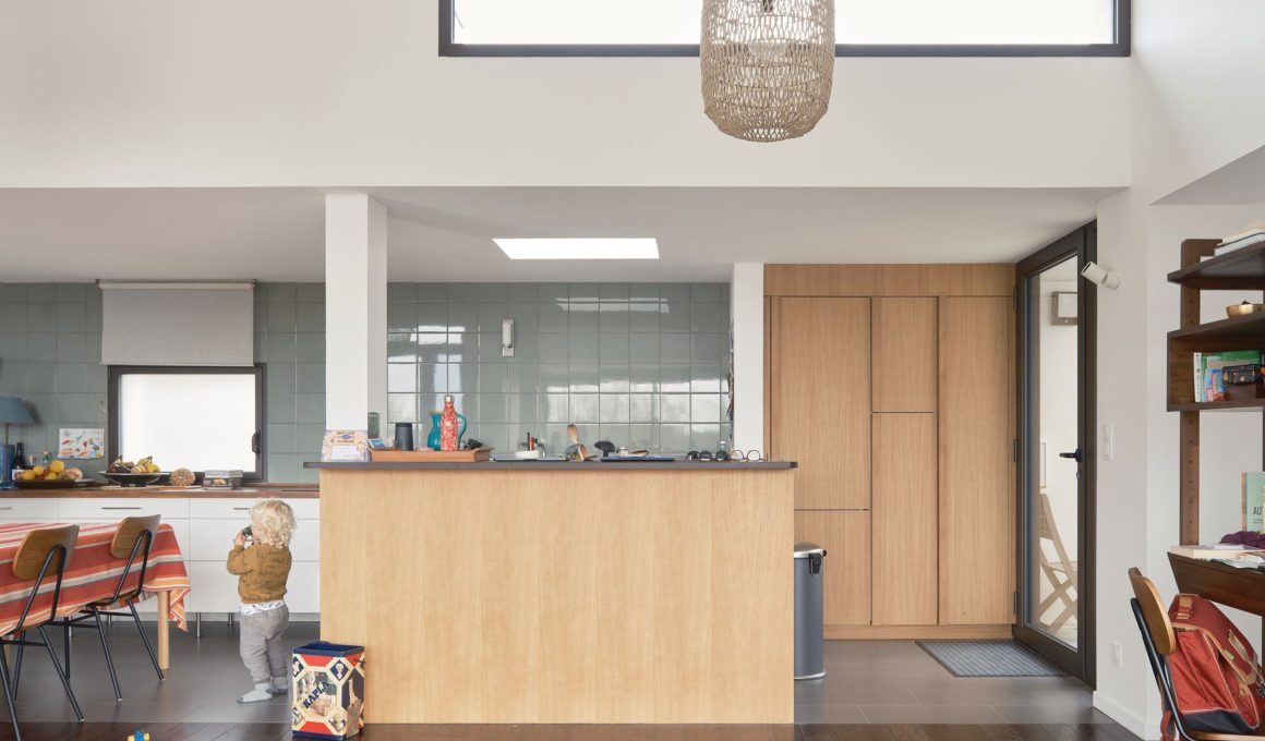 Extension and Renovation of a Seaside House in Clohars-Carnoët, France / Socle