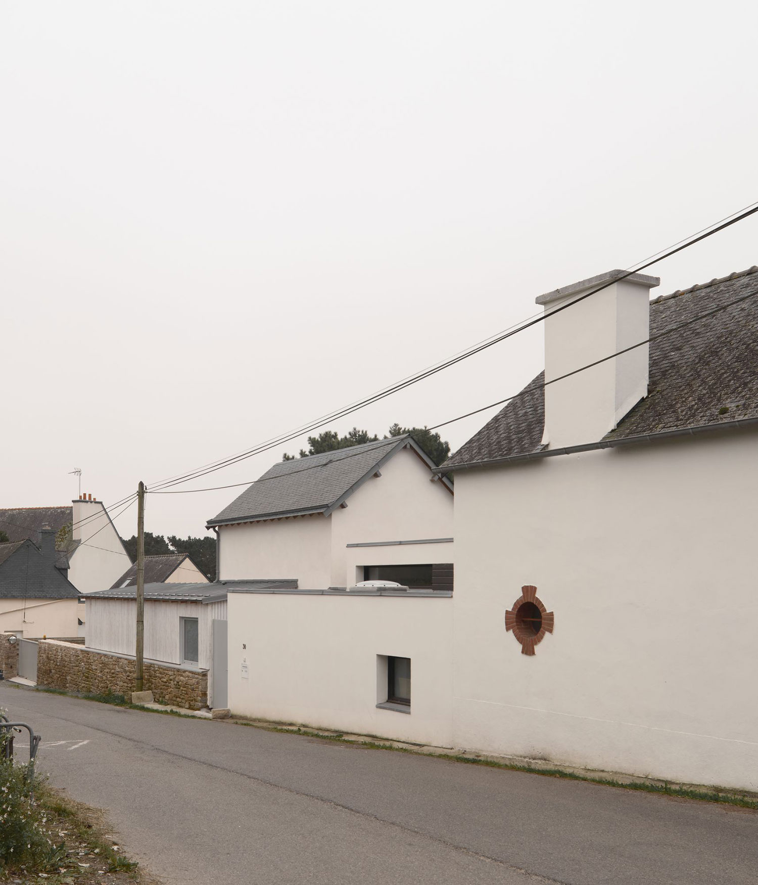 Extension and Renovation of a Seaside House in Clohars-Carnoët, France / Socle