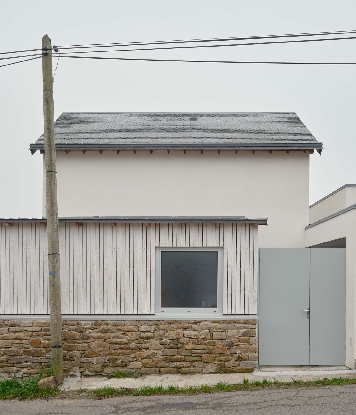 Extension and Renovation of a Seaside House in Clohars-Carnoët, France / Socle
