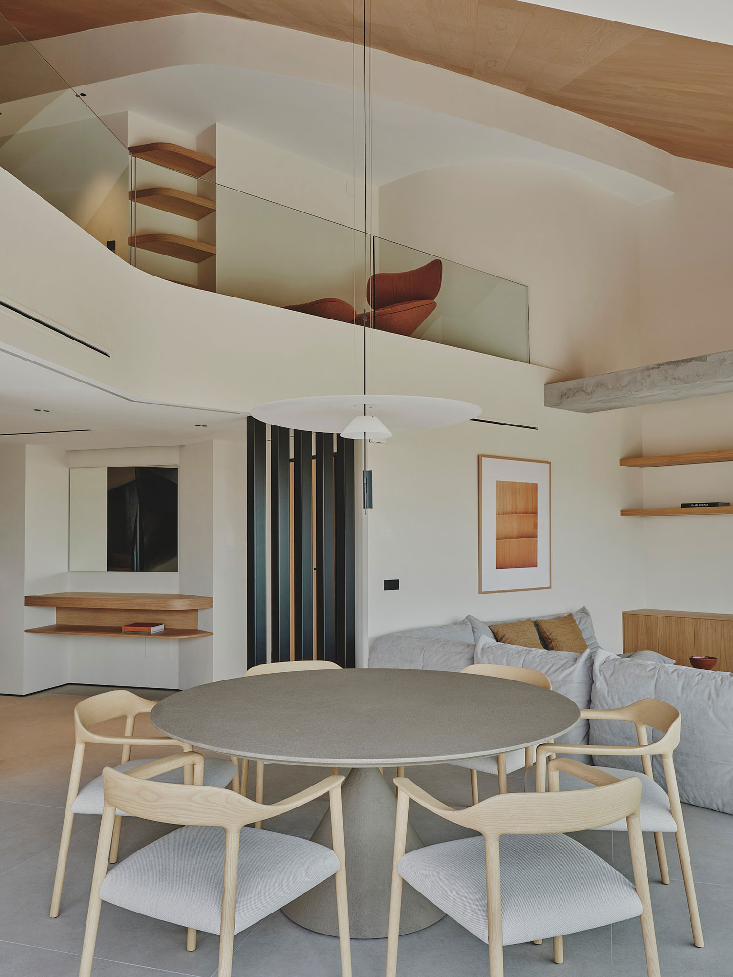 Staircase & Panoramic Views: Destudio's Curved Attic in Valencia