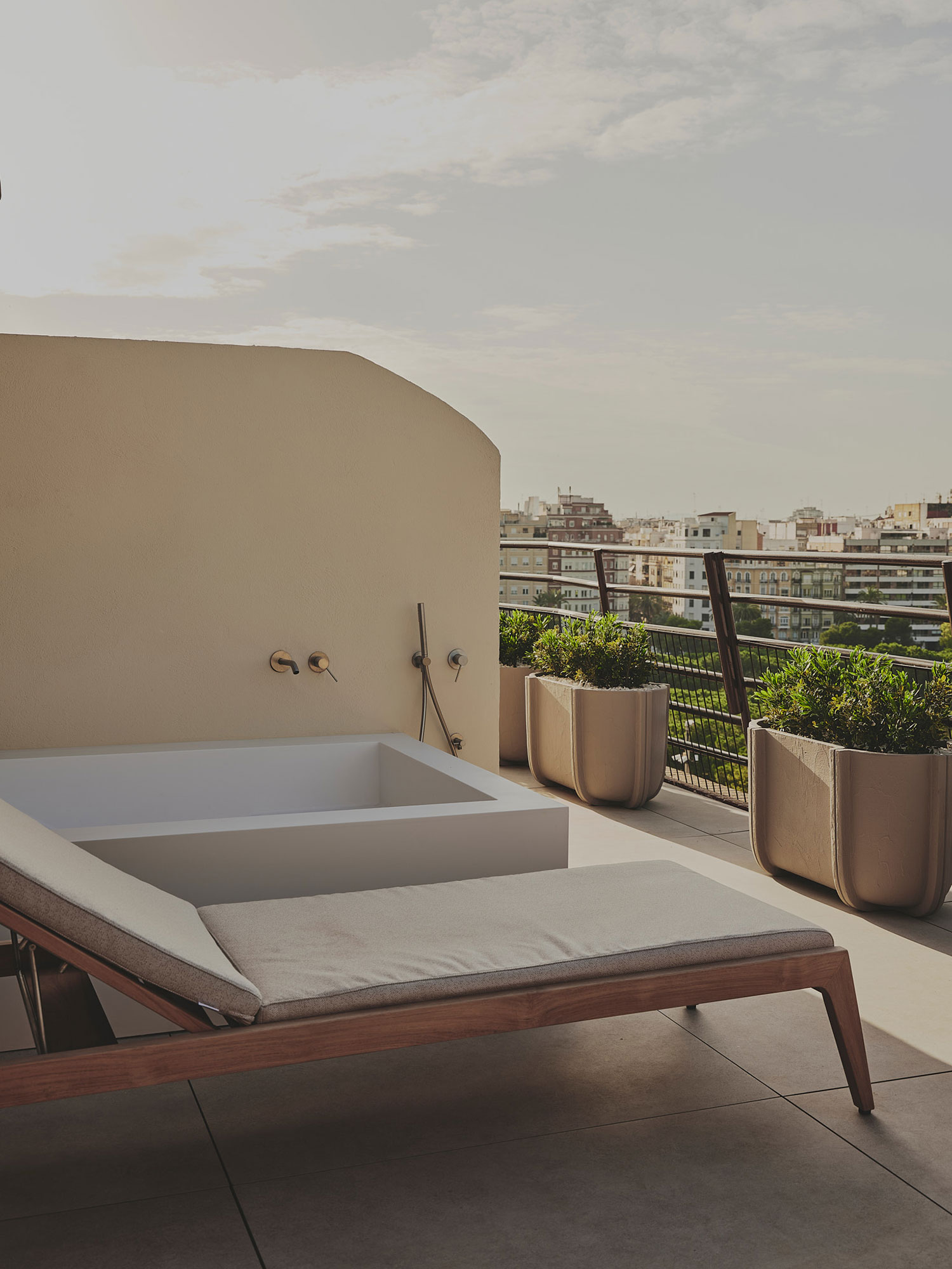 Staircase & Panoramic Views: Destudio's Curved Attic in Valencia