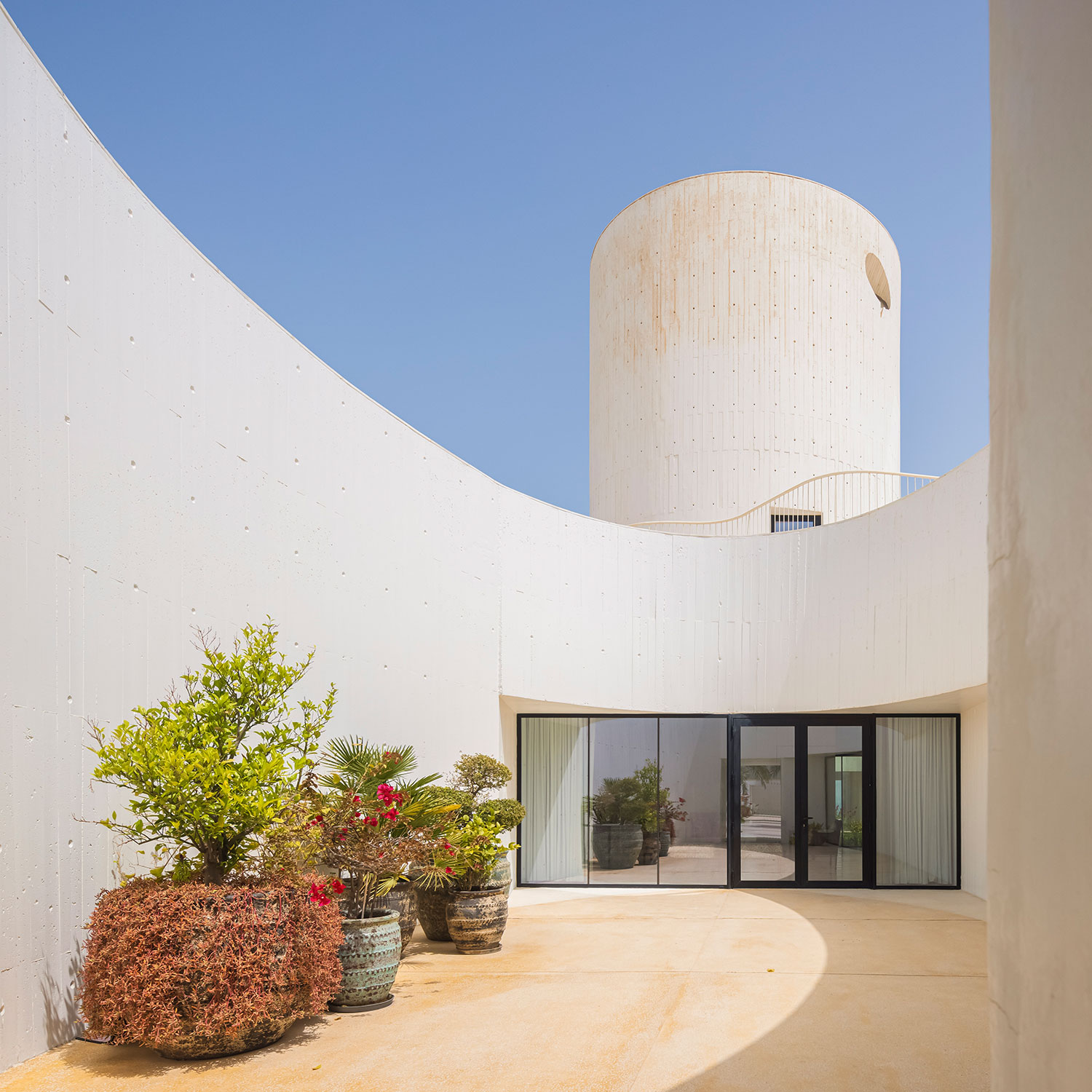 Patios, Privacy, and Panoramic Views: TAEP/AAP's White Fortres