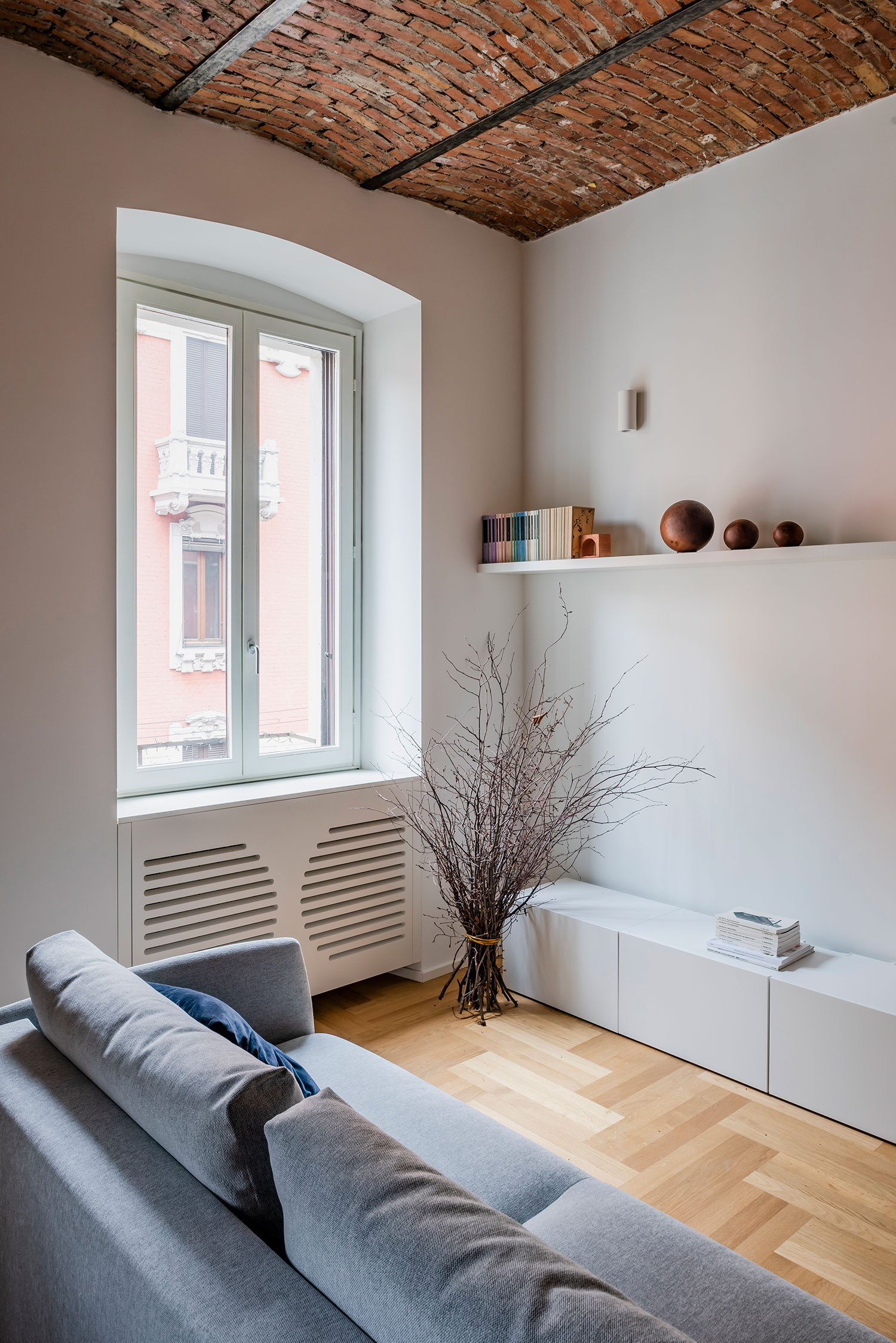 Atelier Zero Designs PERTRE Apartment: Clever Use of 55 sqm in Milan 