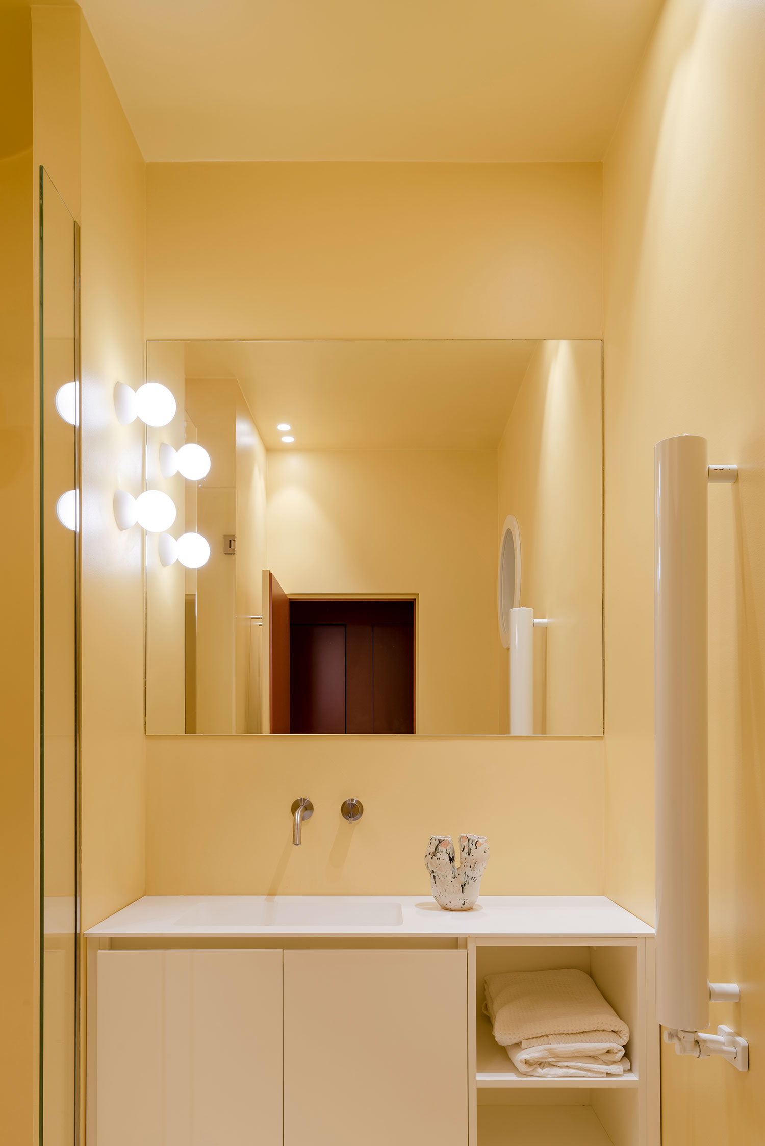 Atelier Zero Designs PERTRE Apartment: Clever Use of 55 sqm in Milan 