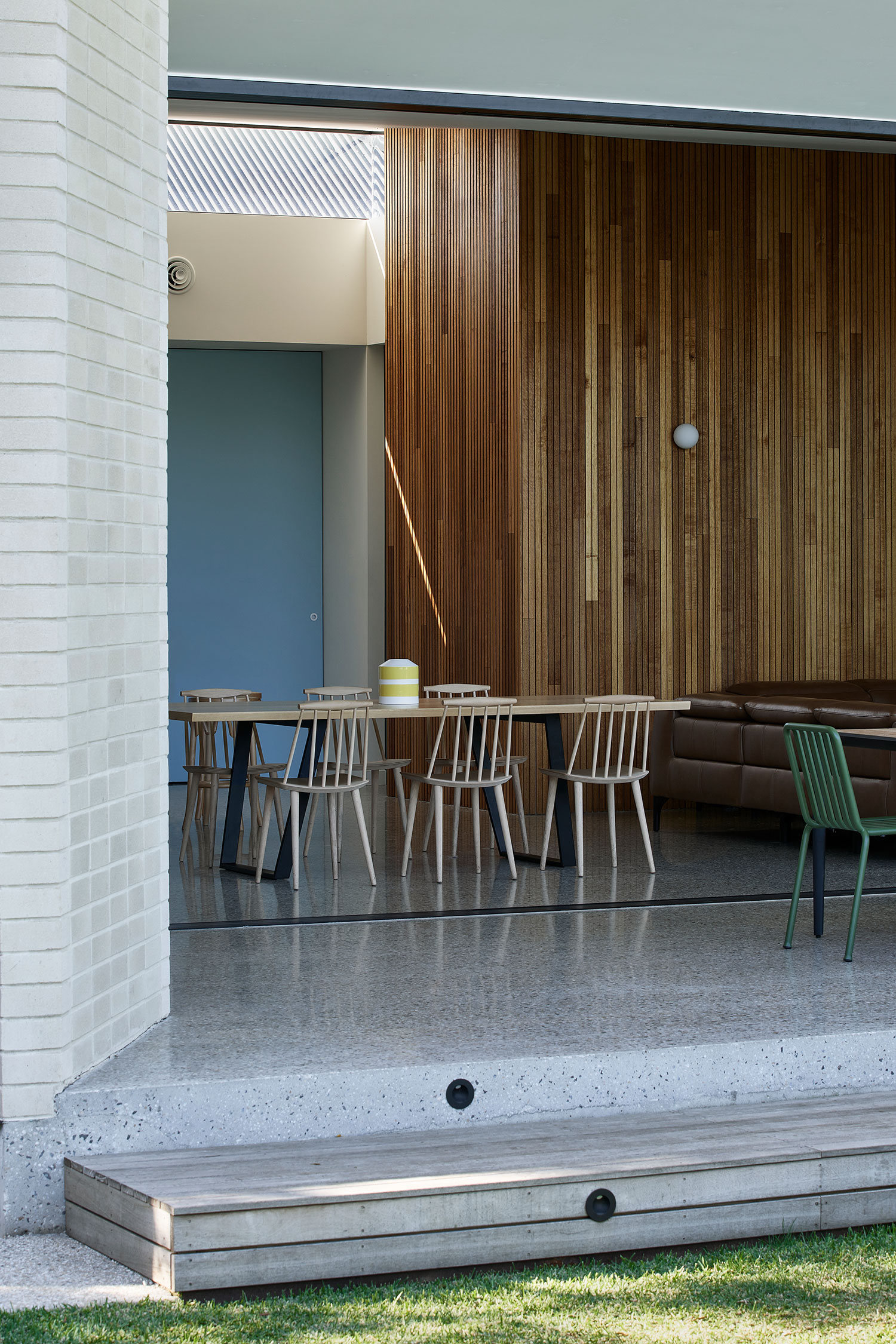 Das Studio's Swoosh House: A Dynamic Home for an Active Family