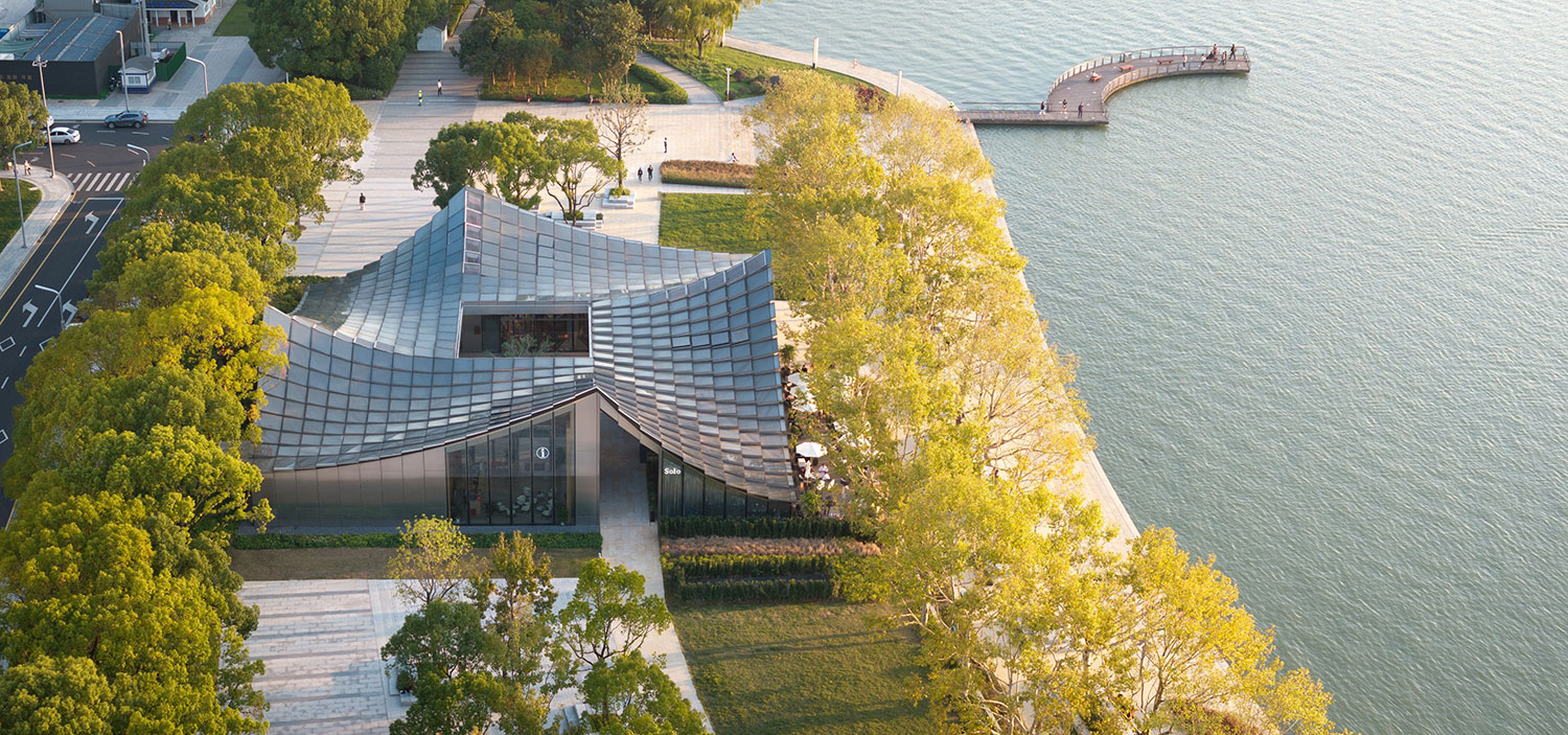 A Tranquil Leaf in Suzhou: BIG's Jinji Lake Pavilion Blooms by the Water