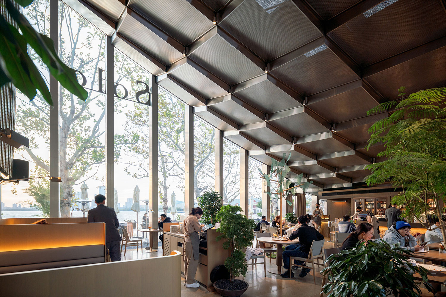 A Tranquil Leaf in Suzhou: BIG's Jinji Lake Pavilion Blooms by the Water