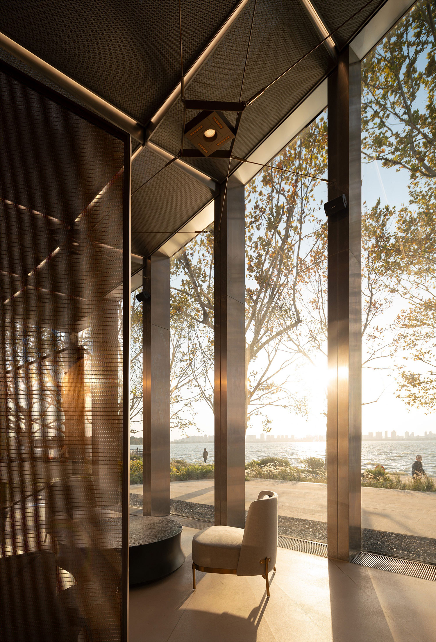 A Tranquil Leaf in Suzhou: BIG's Jinji Lake Pavilion Blooms by the Water