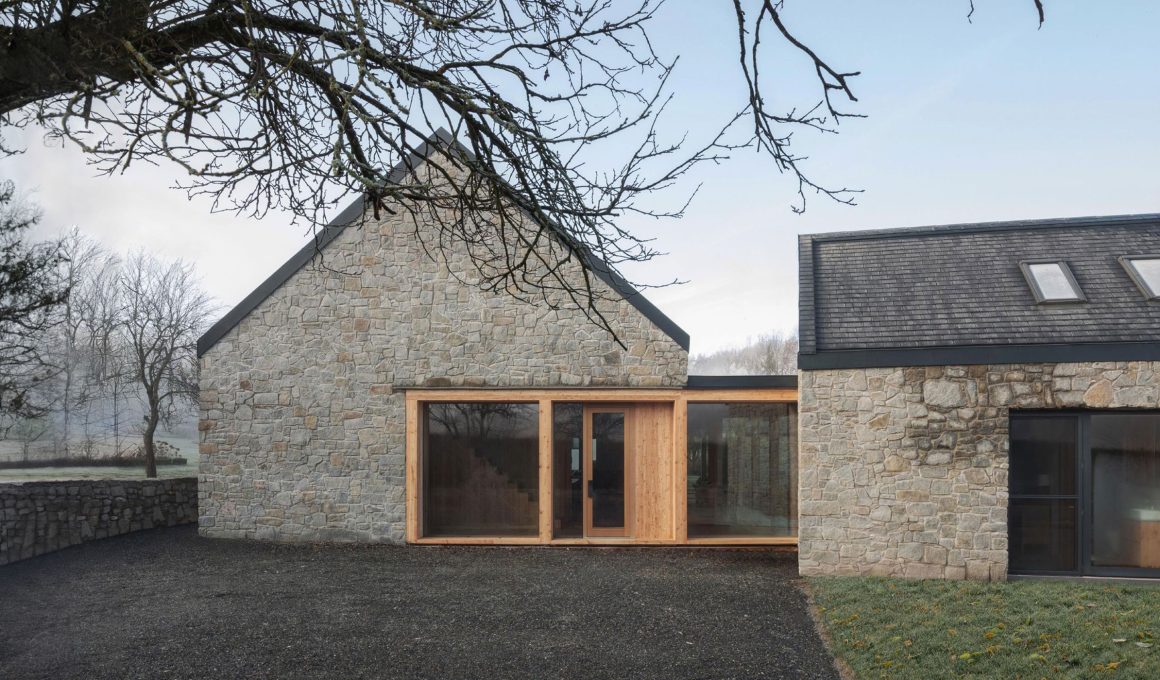 Restoring and Reimagining: The Slapy Rural Retreat by edit! architects