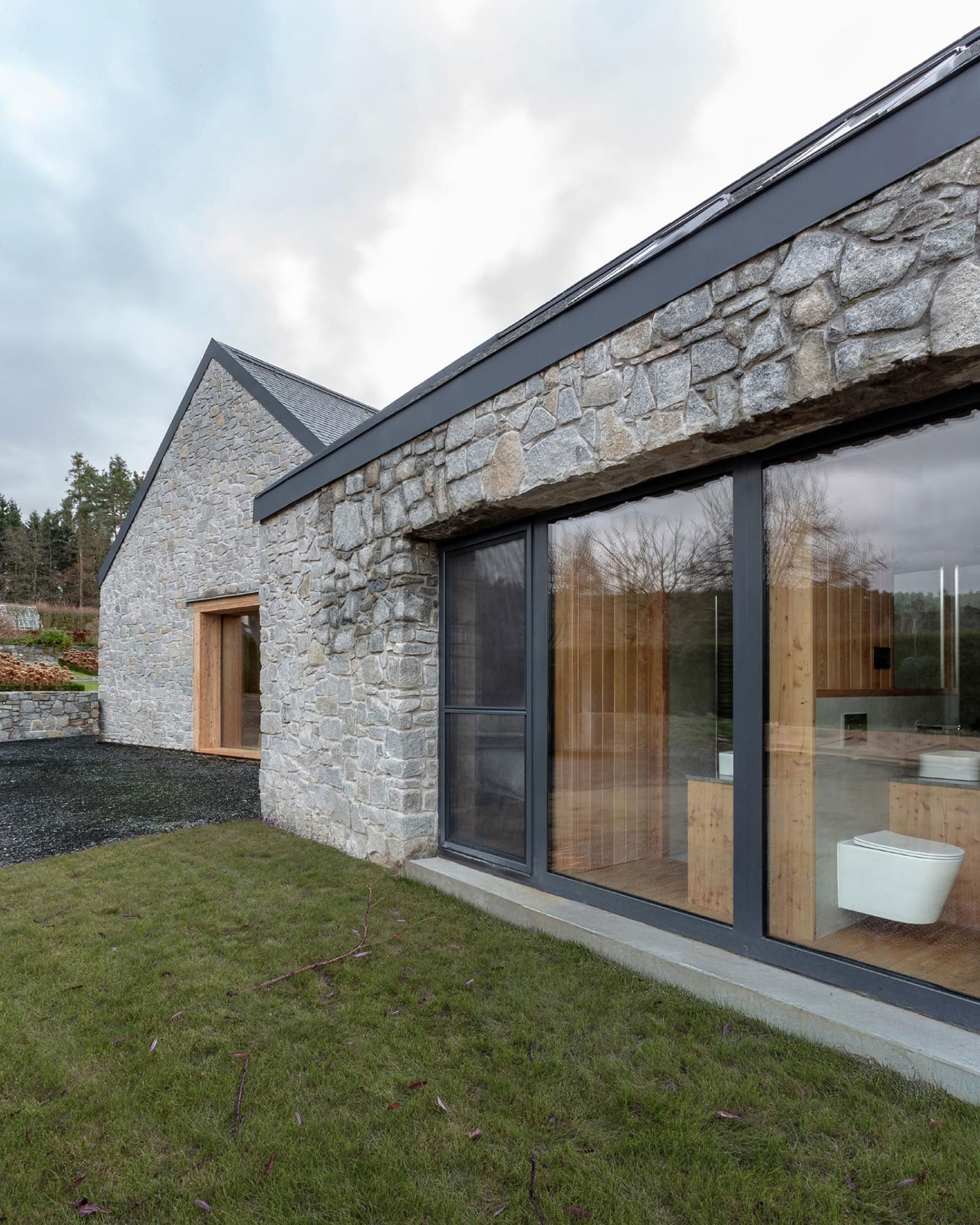 Restoring and Reimagining: The Slapy Rural Retreat by edit! architects