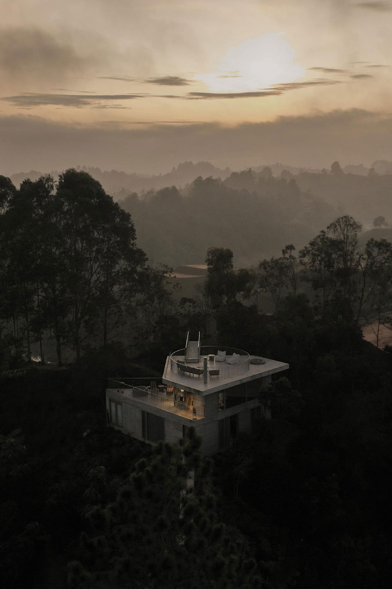 ATELIER GARCIA Redefines Hilltop Living with Concrete House in Guatapé