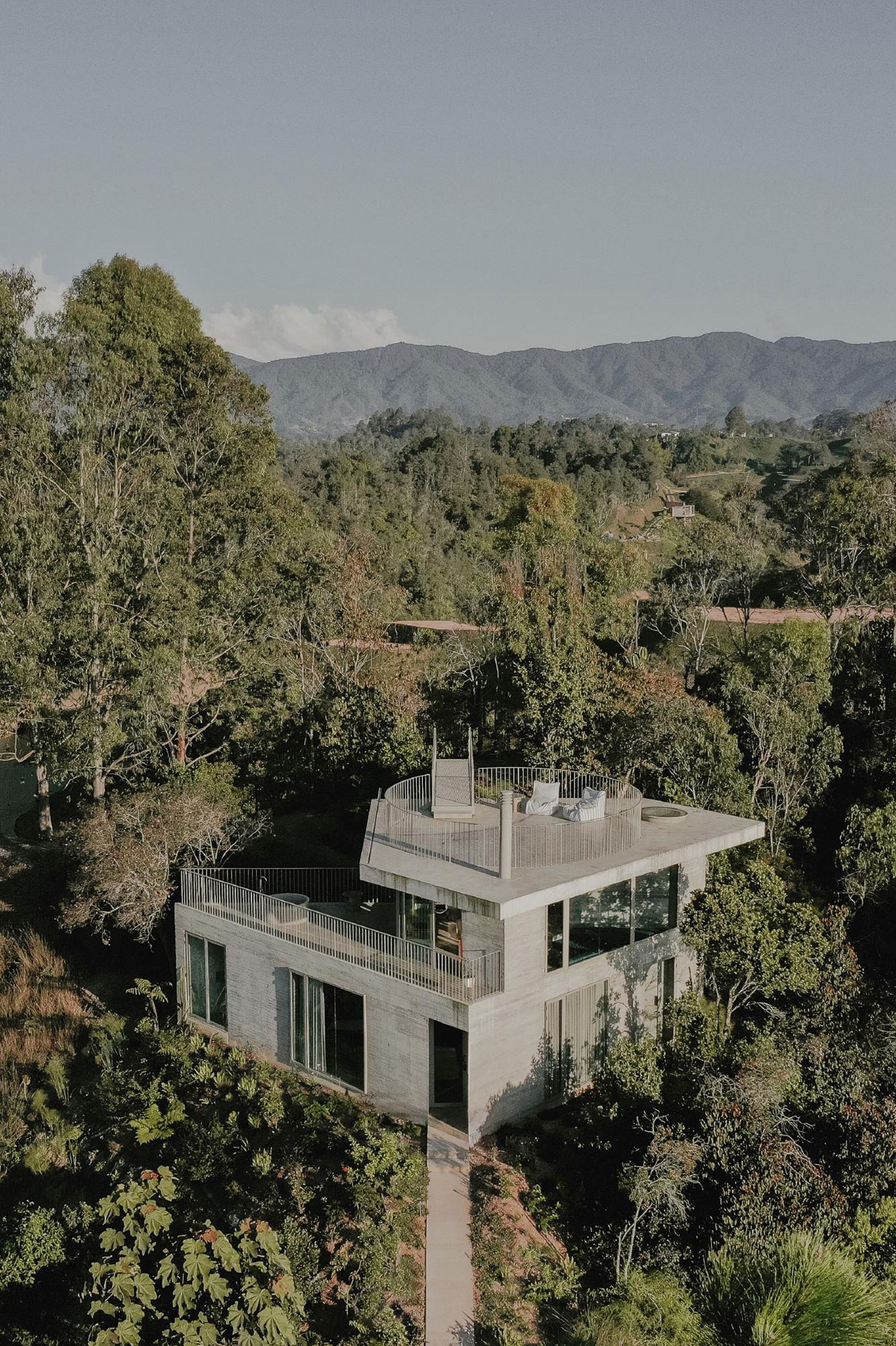 ATELIER GARCIA Redefines Hilltop Living with Concrete House in Guatapé