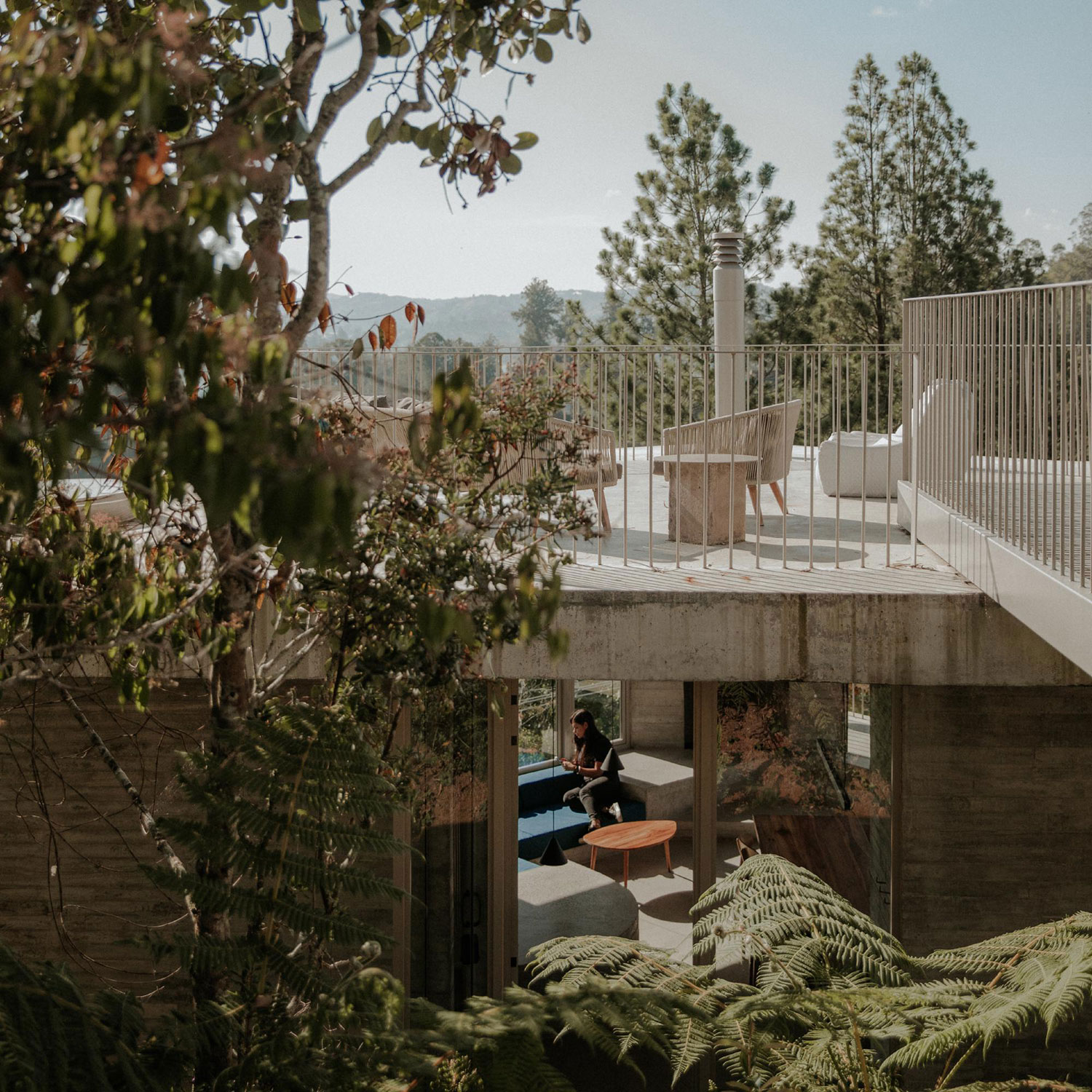 ATELIER GARCIA Redefines Hilltop Living with Concrete House in Guatapé