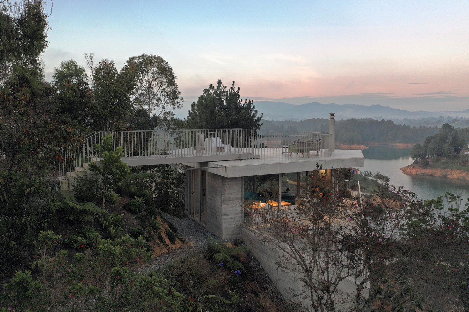 ATELIER GARCIA Redefines Hilltop Living with Concrete House in Guatapé